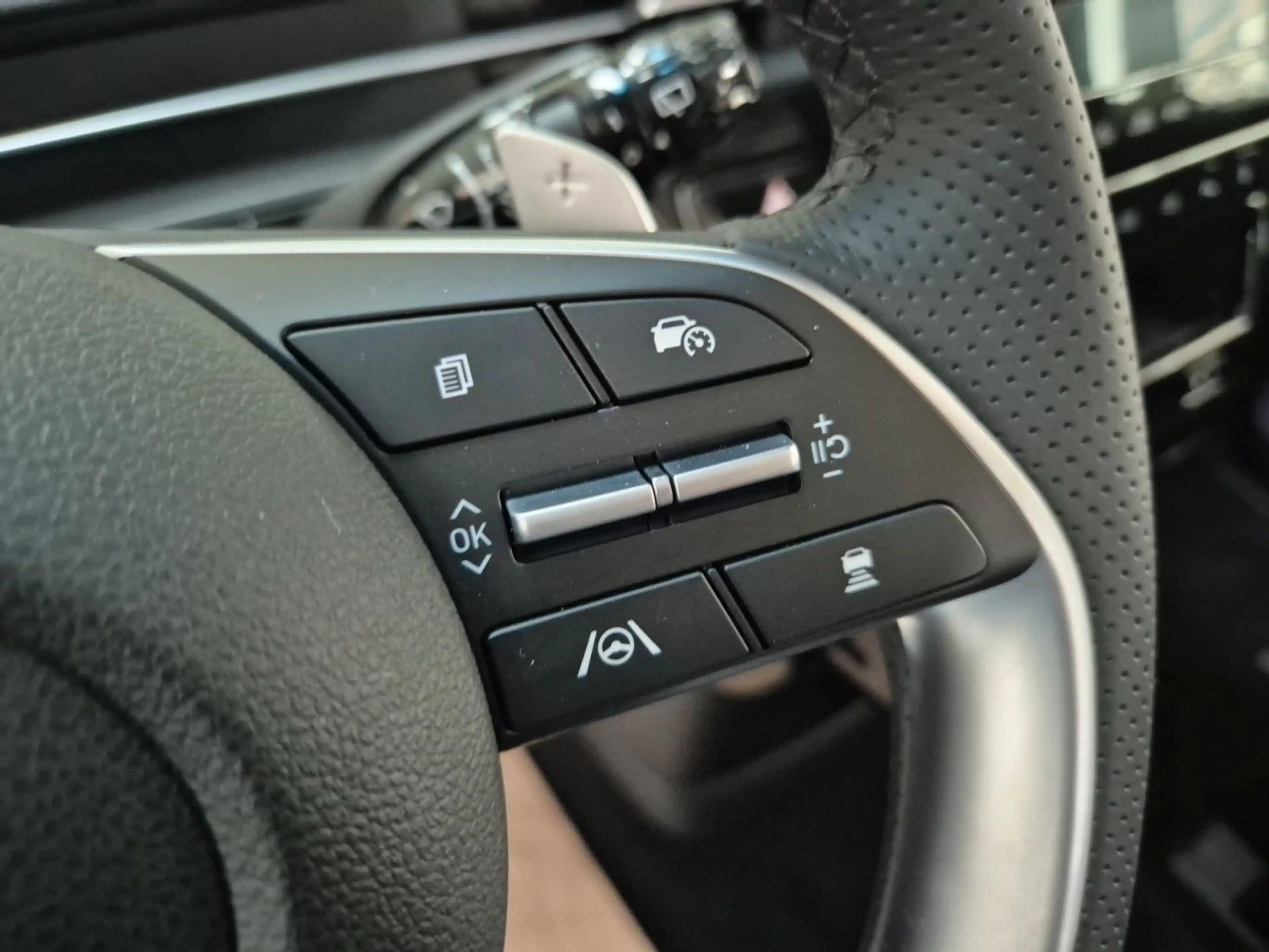 Hyundai STARIA Signature Hybrid*BOSE*SzBL*360*LEDER* — photo 15