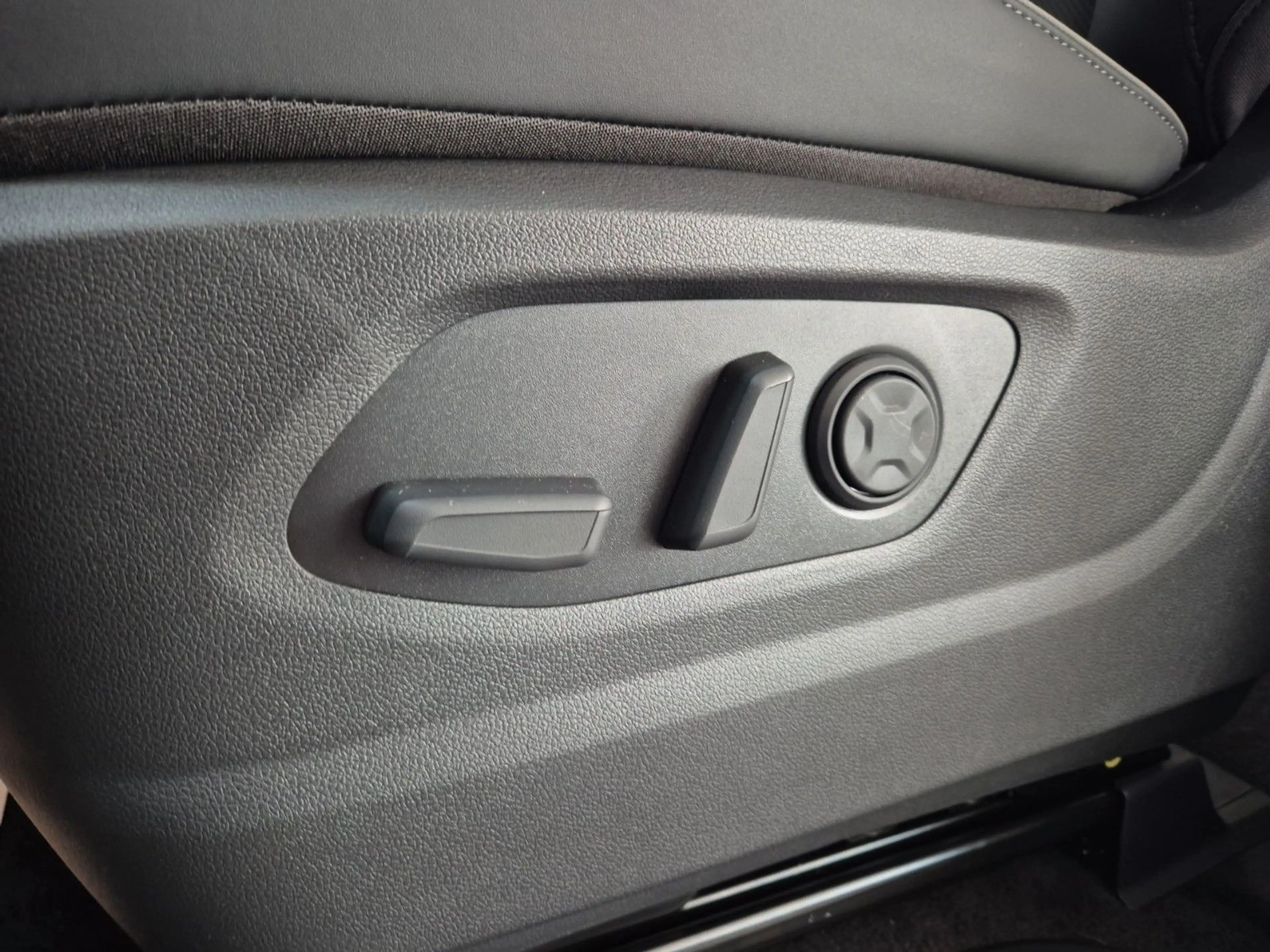 Hyundai STARIA Signature Hybrid*BOSE*SzBL*360*LEDER* — photo 13