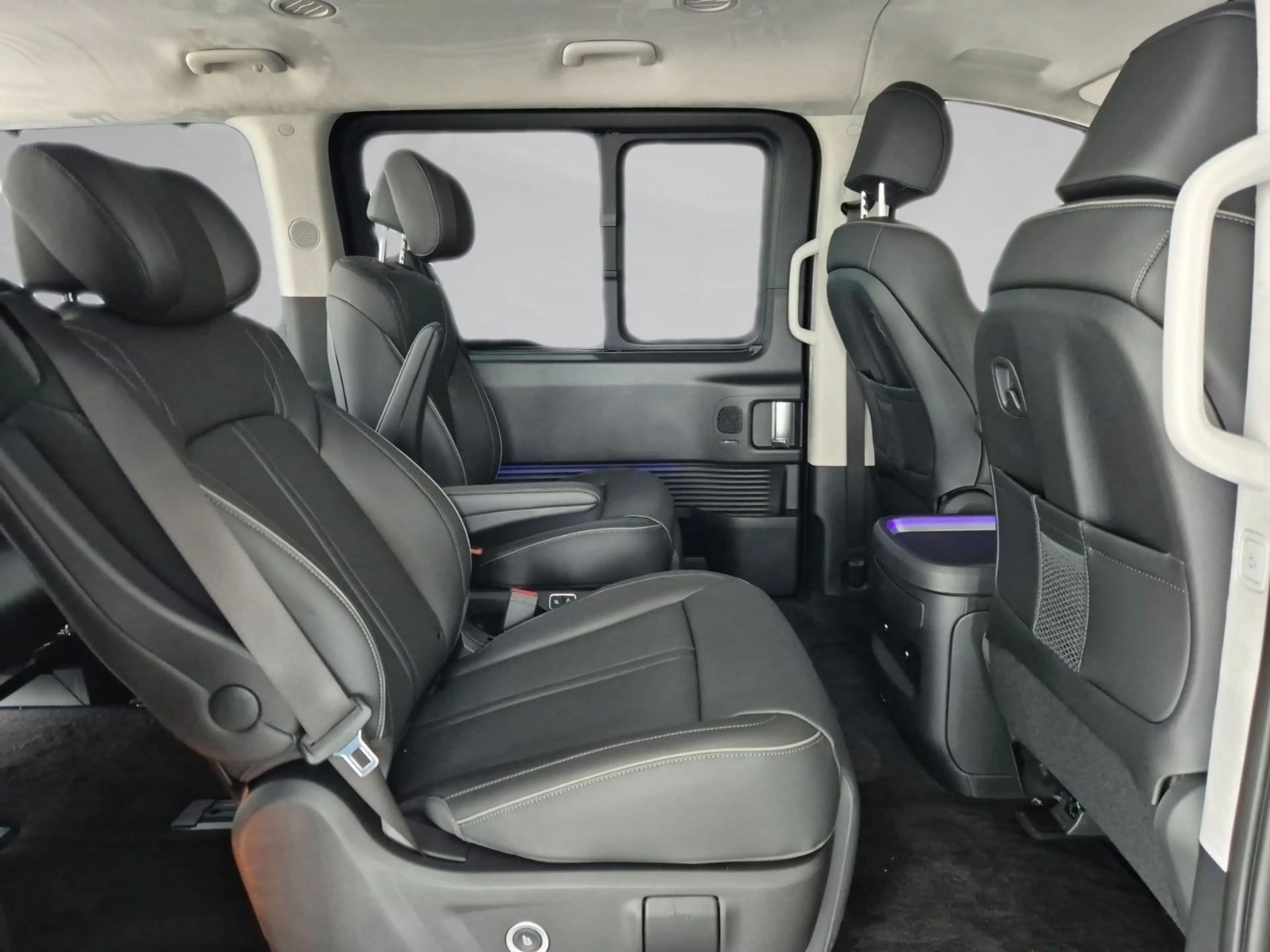 Hyundai STARIA Signature Hybrid*BOSE*SzBL*360*LEDER* — photo 11