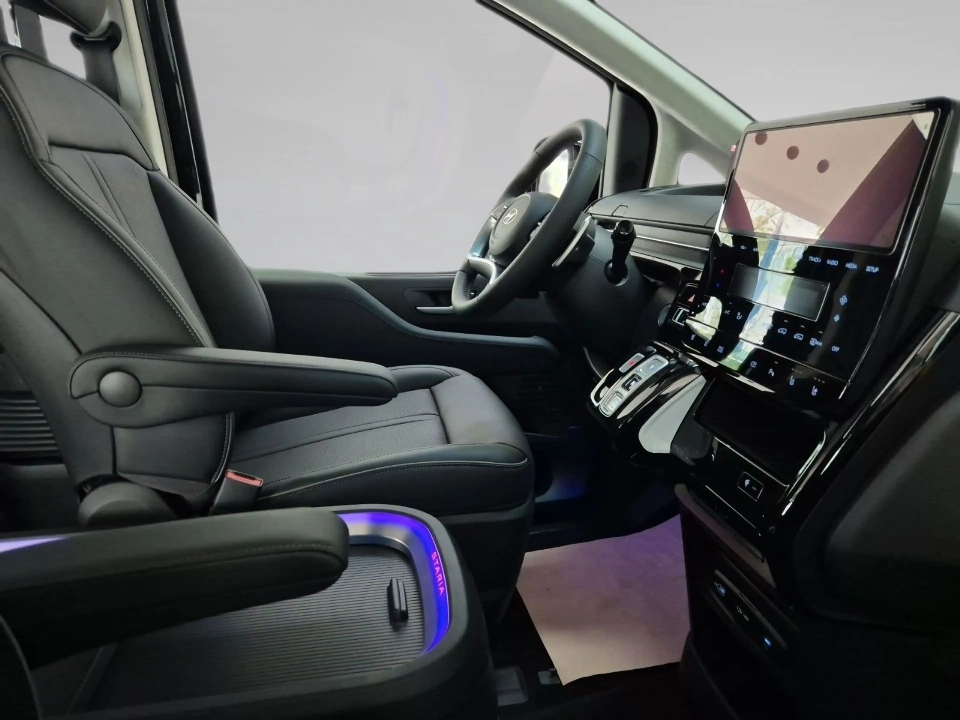 Hyundai STARIA Signature Hybrid*BOSE*SzBL*360*LEDER* — photo 12