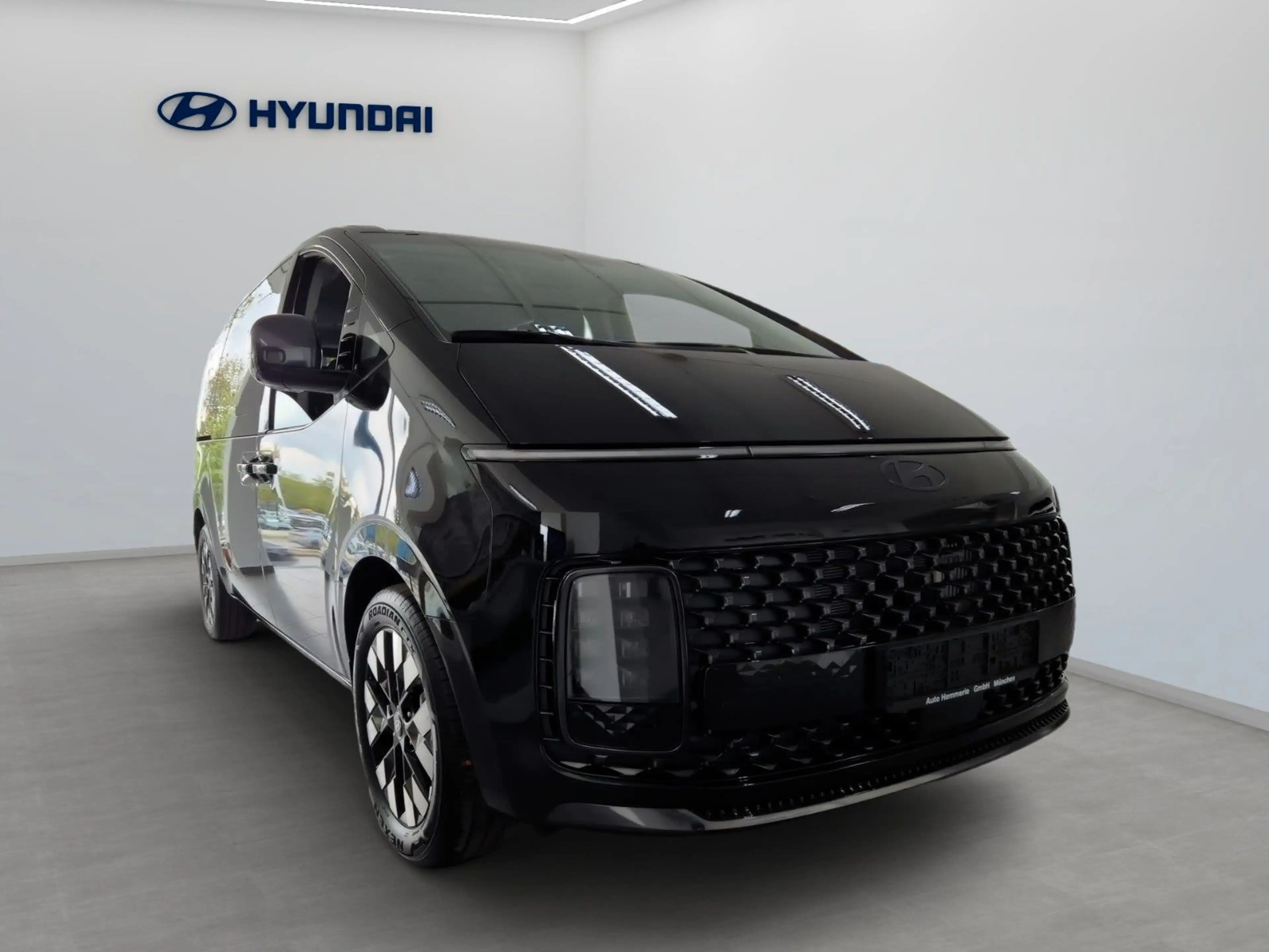 Hyundai STARIA Signature Hybrid*BOSE*SzBL*360*LEDER* — photo 2