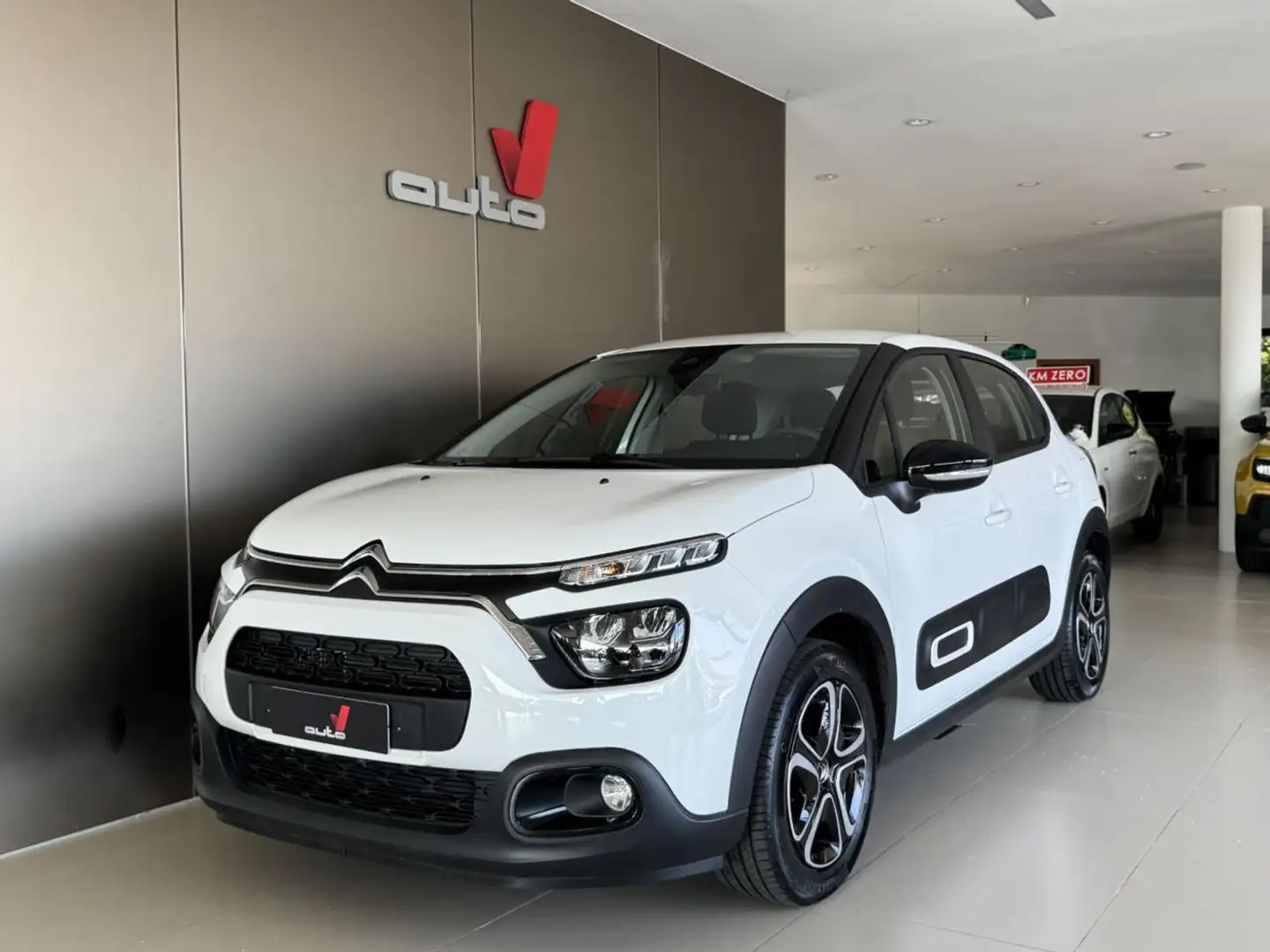 Citroen C3 PureTech 110 S&S Plus Bianco - 2