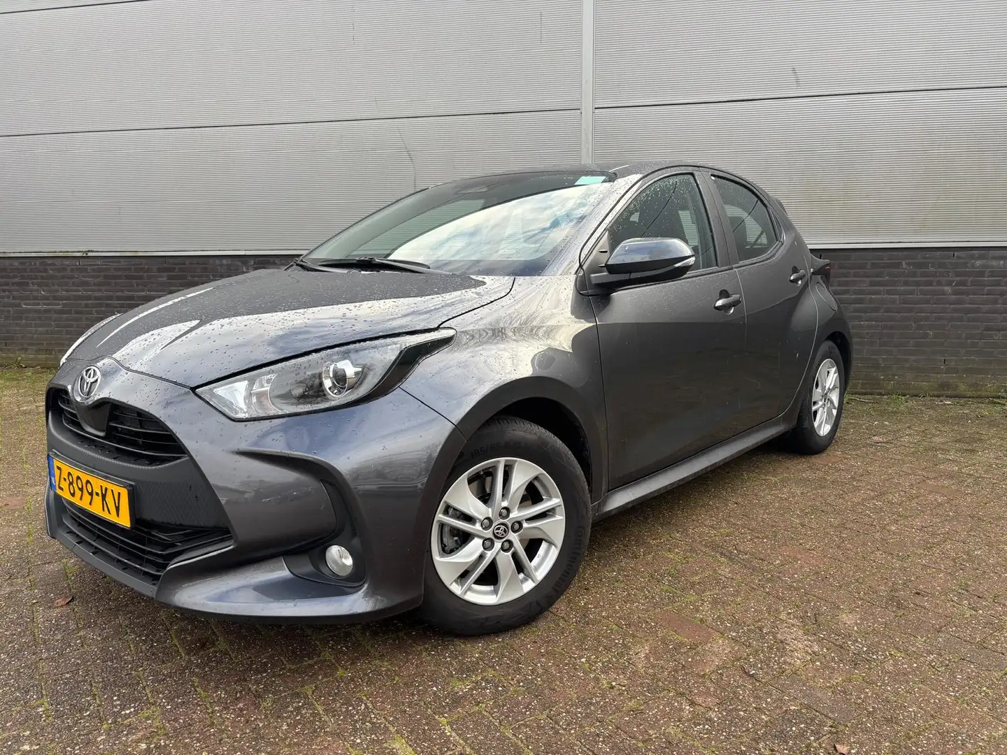 Toyota Yaris 1.5 Hybrid 115 Active Gris - 1
