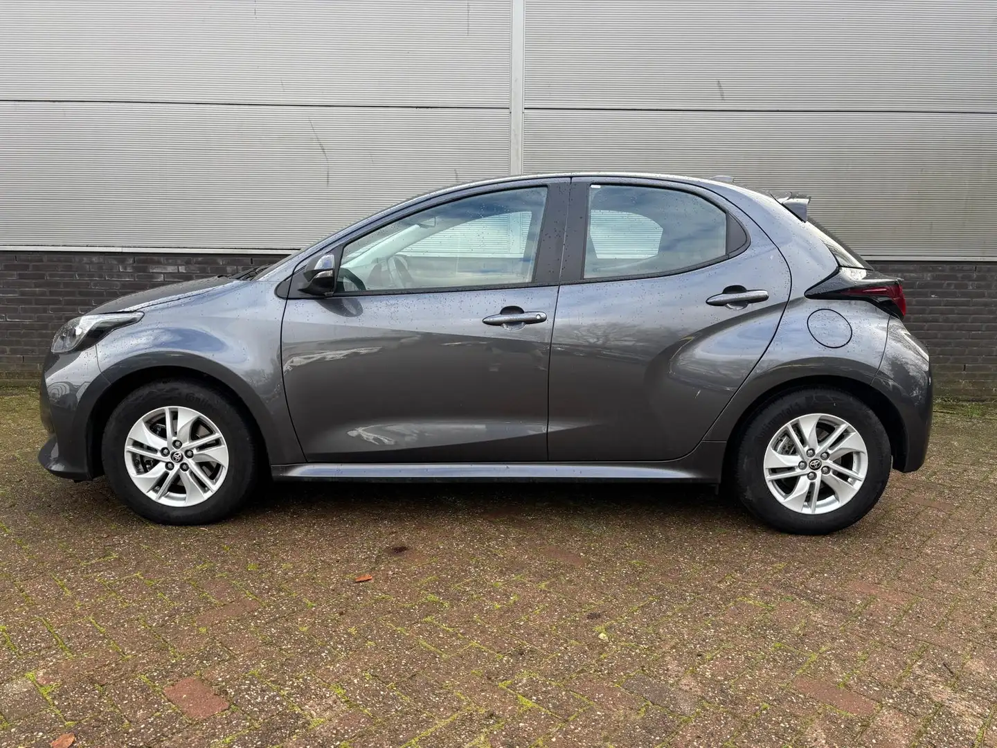 Toyota Yaris 1.5 Hybrid 115 Active Gris - 2