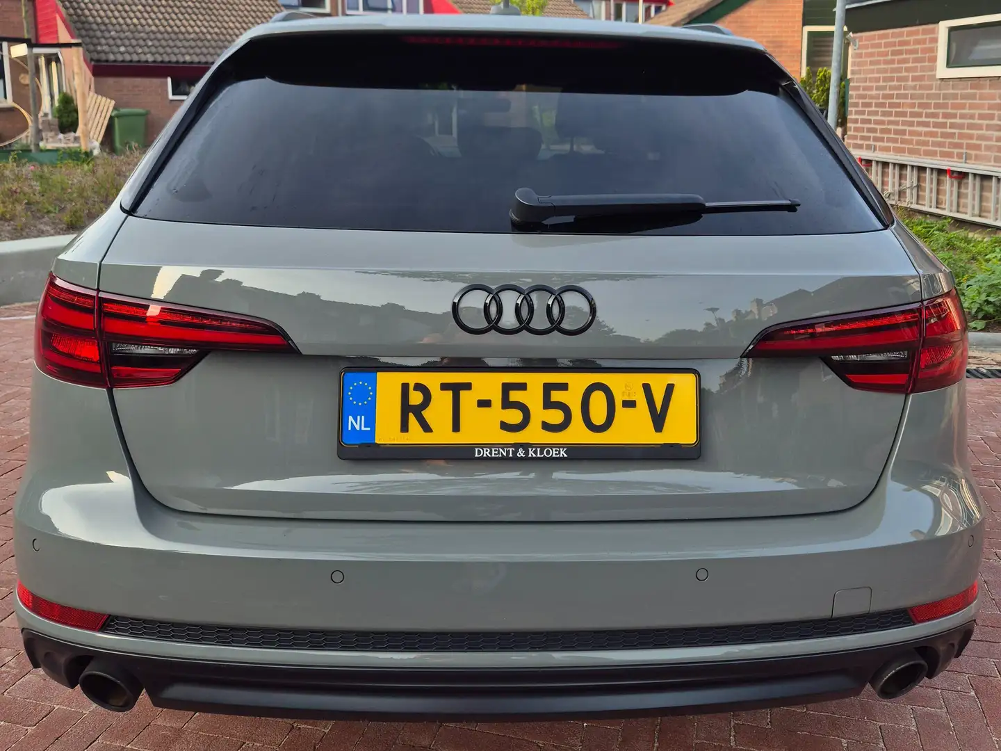 Audi A4 Avant 2.0 Tfsi Ultra Mhev 190pk SLine Black Ed Grijs - 2