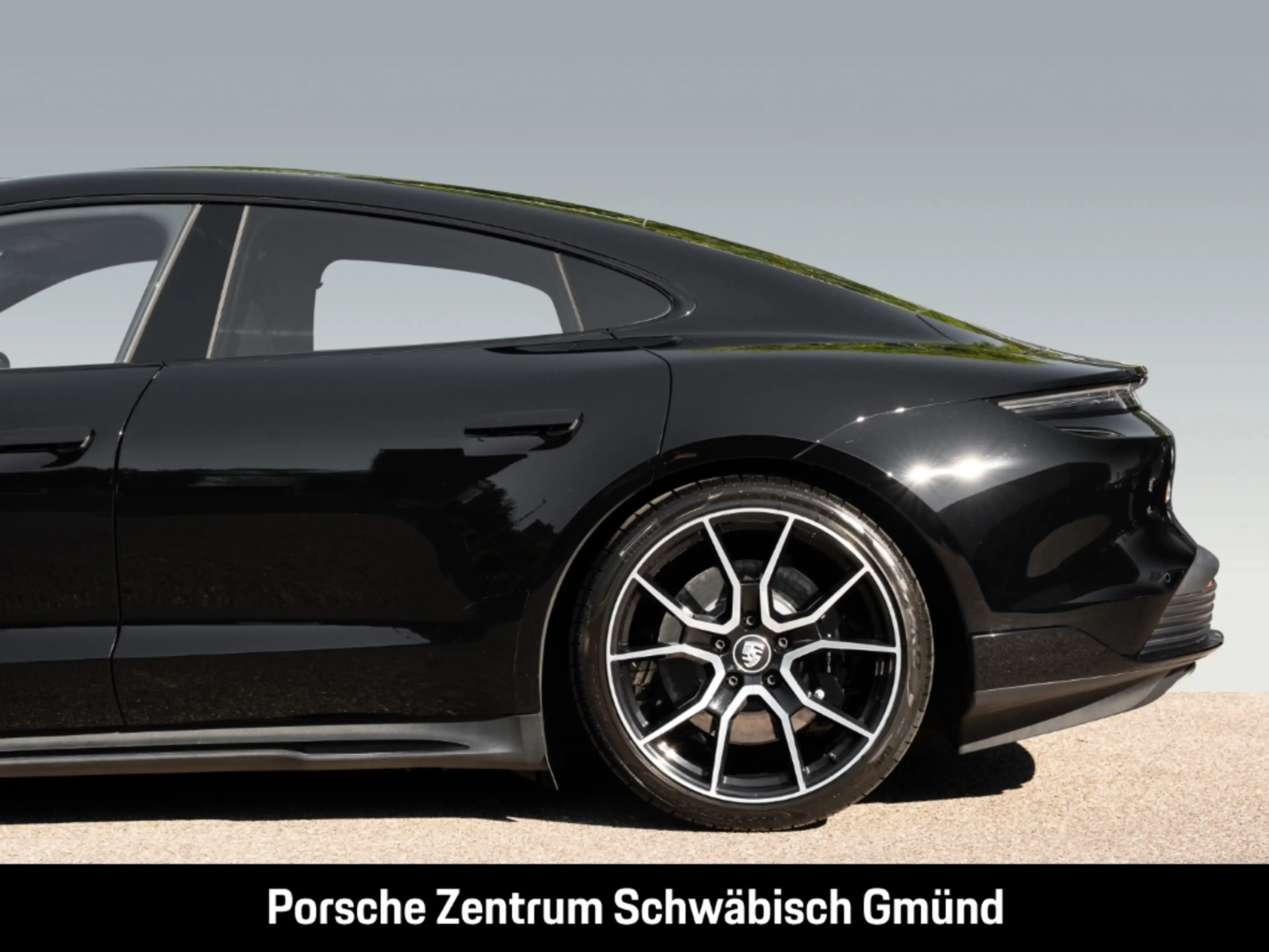 Porsche Taycan 4S — photo 14