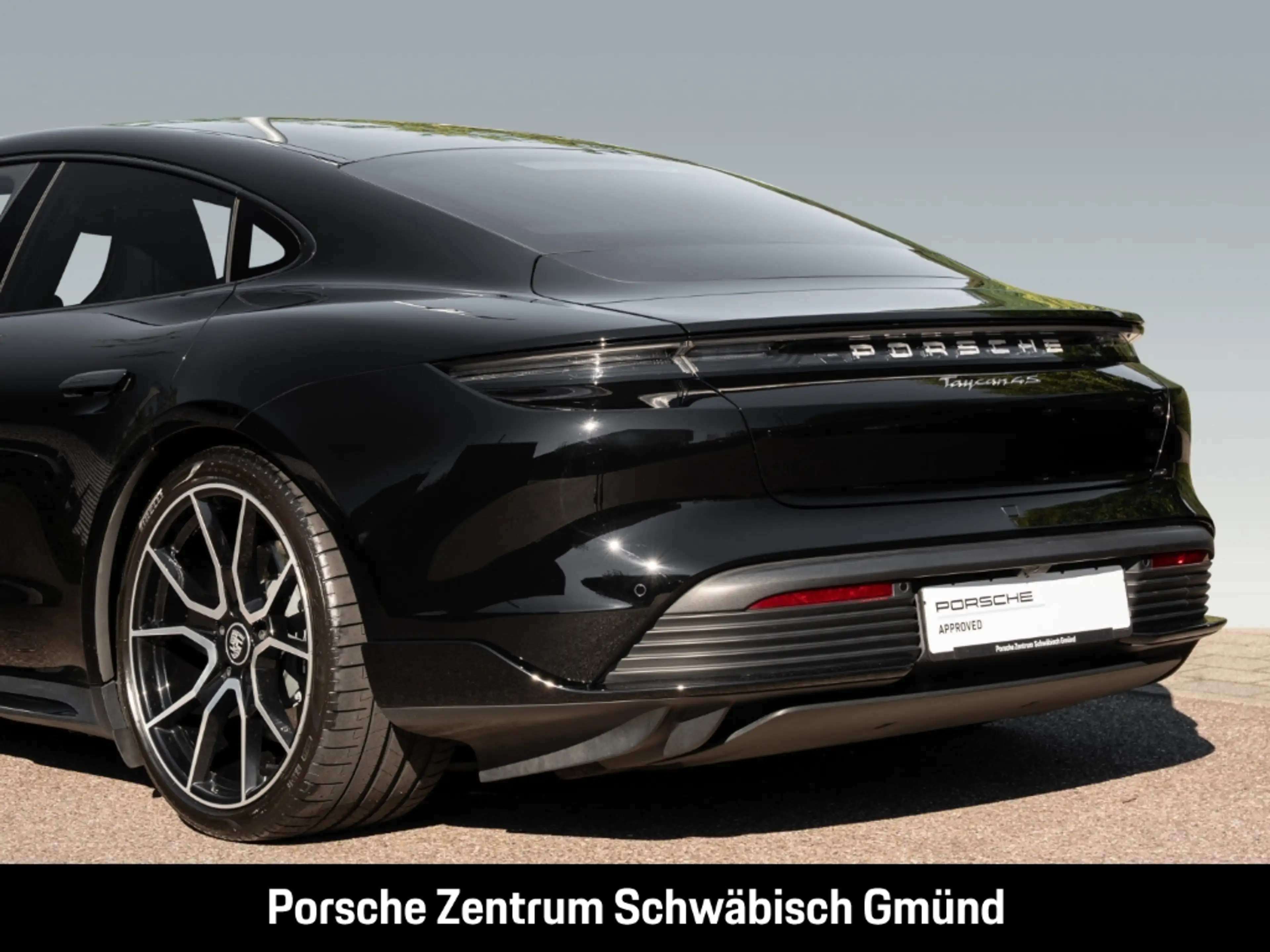 Porsche Taycan 4S — photo 13