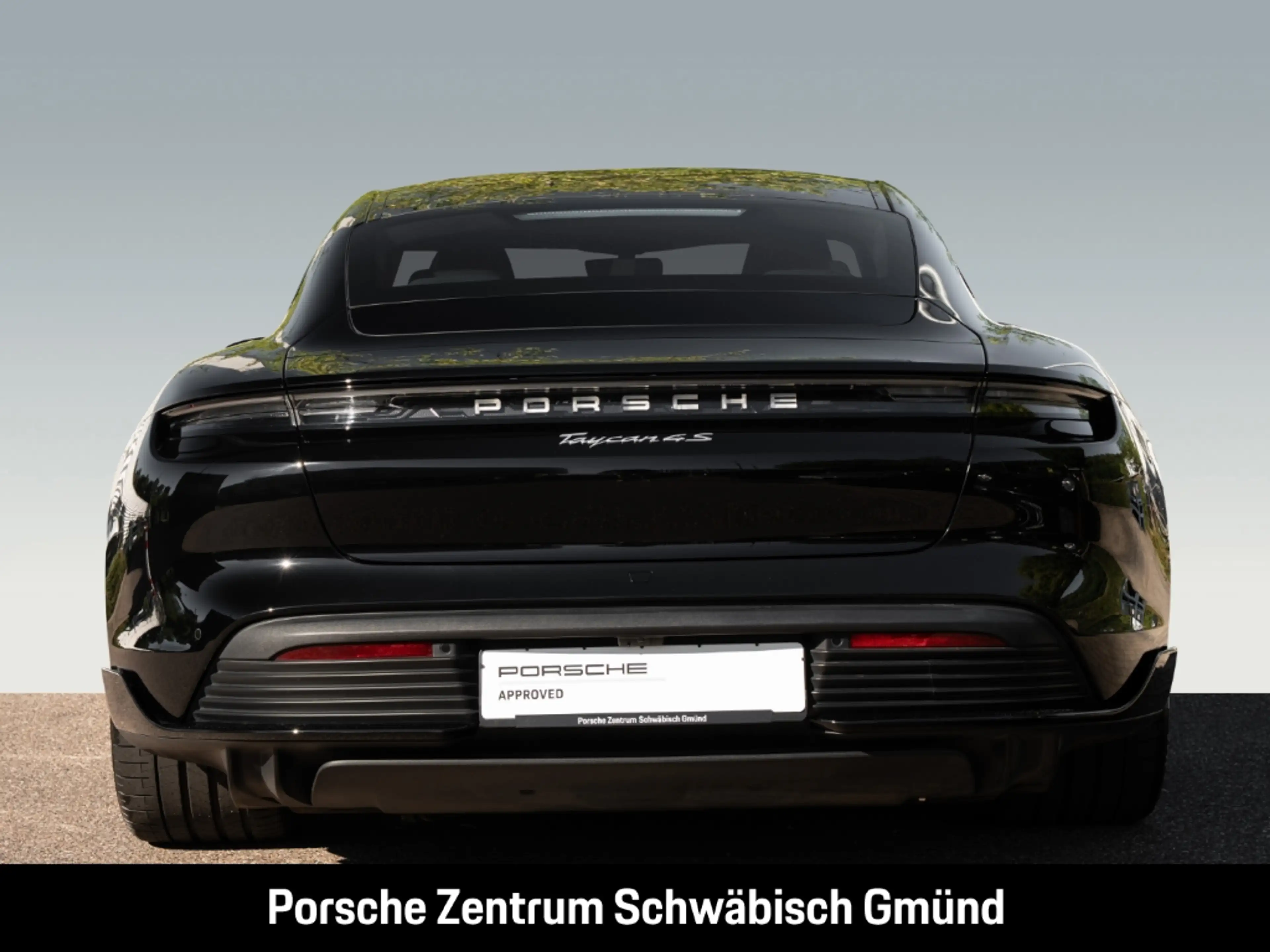Porsche Taycan 4S — photo 12