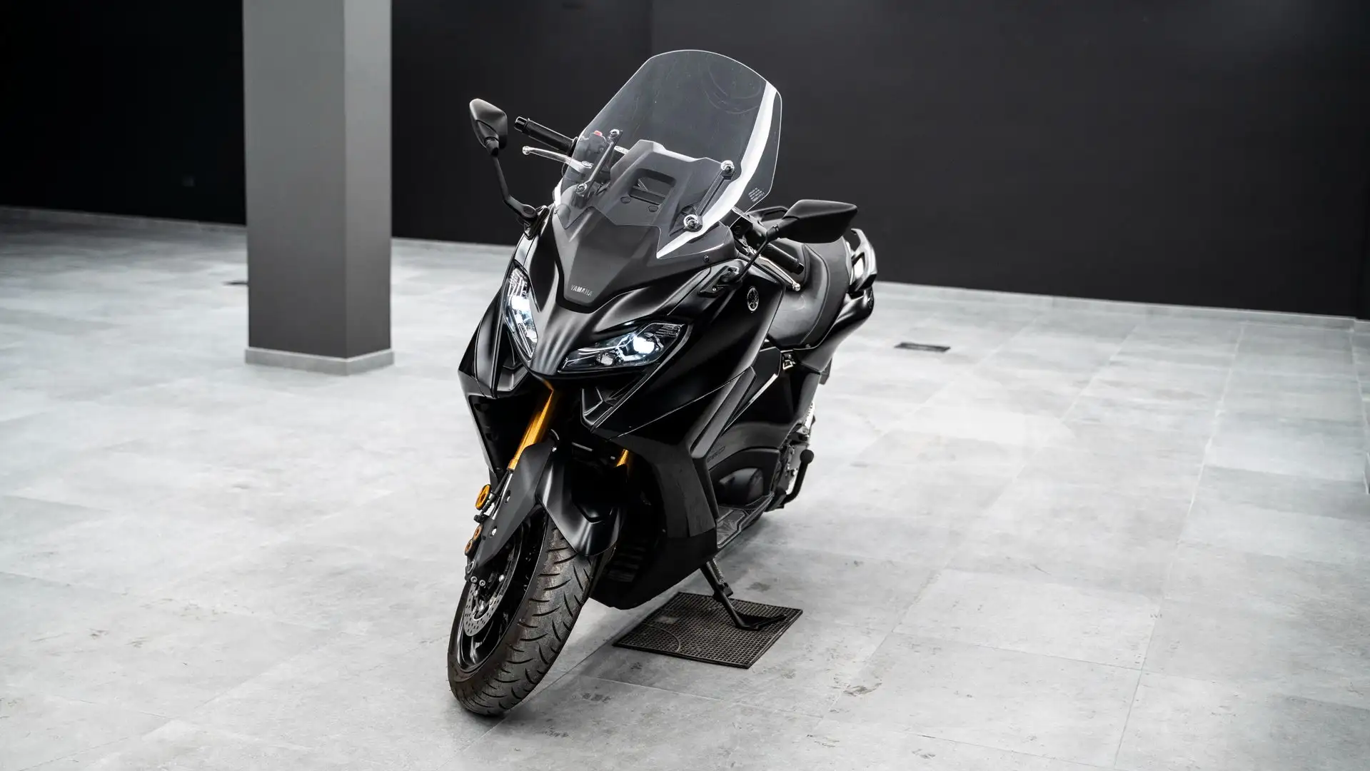 Yamaha TMAX 560 TECH MAX SPECIAL PAINT DISPONIBILE PRONTA CONSEGNA Black - 2