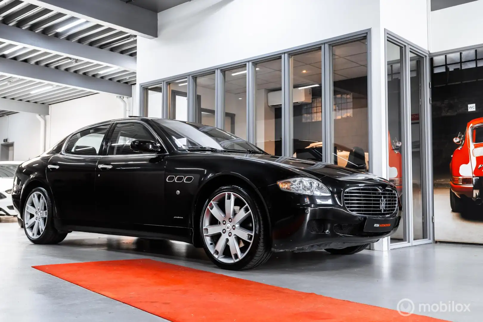 Maserati Quattroporte 4.2 ZF AUT. OPENDAK ELEK STOELEN PDC CRUISE LED BL Zwart - 1