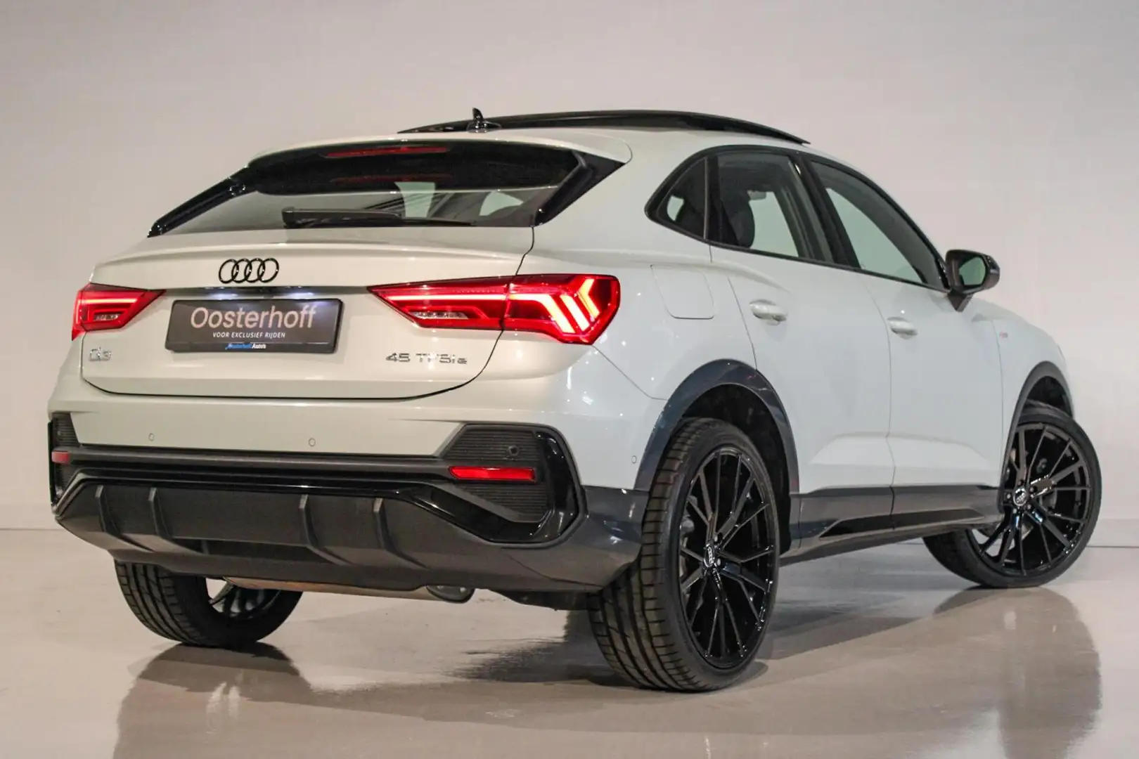 Audi Q3 Sportback 45 TFSI e S Edition PANO | S-LINE | 360C Plateado - 2