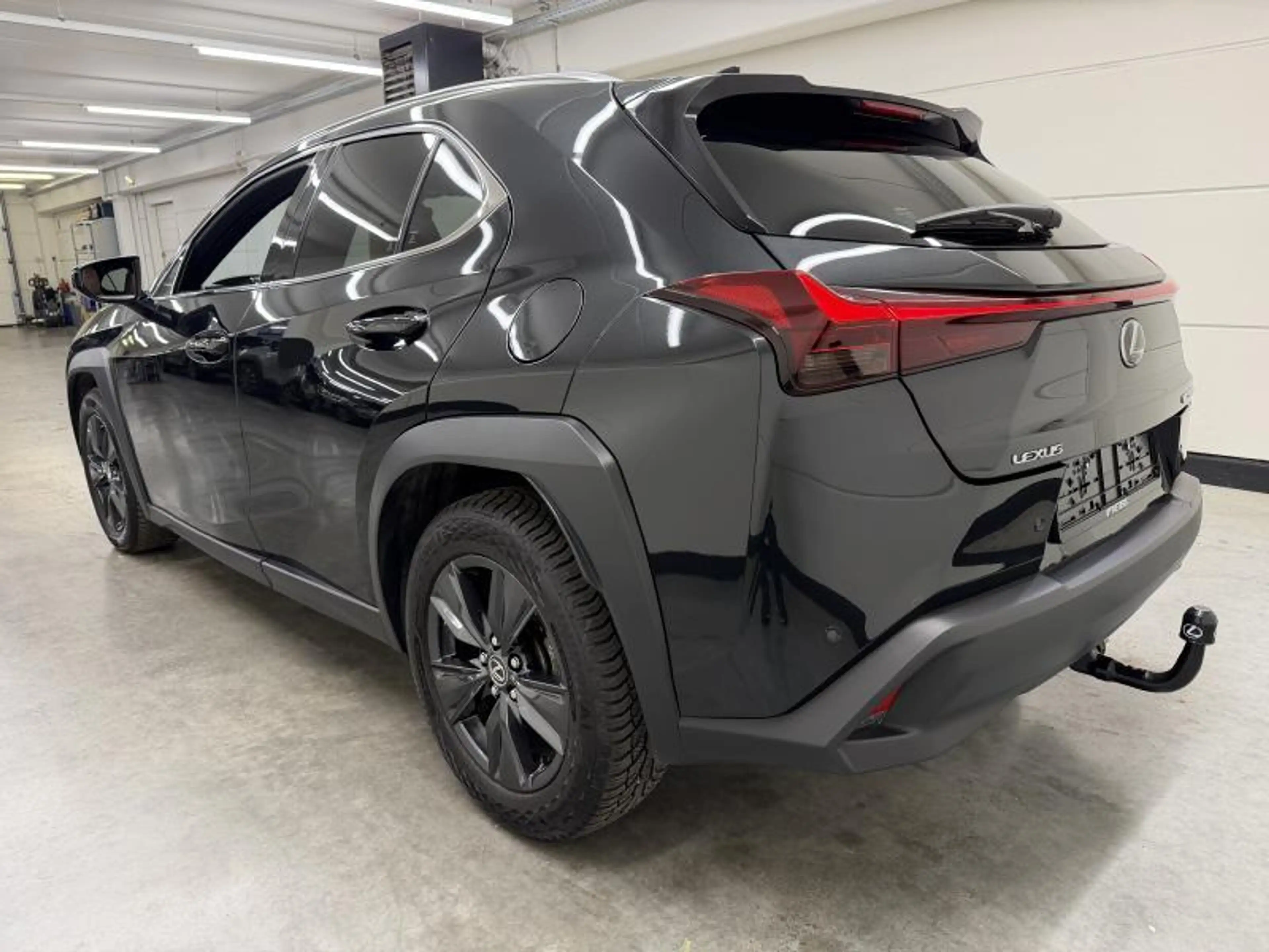 Lexus UX 250h Business Line — photo 2