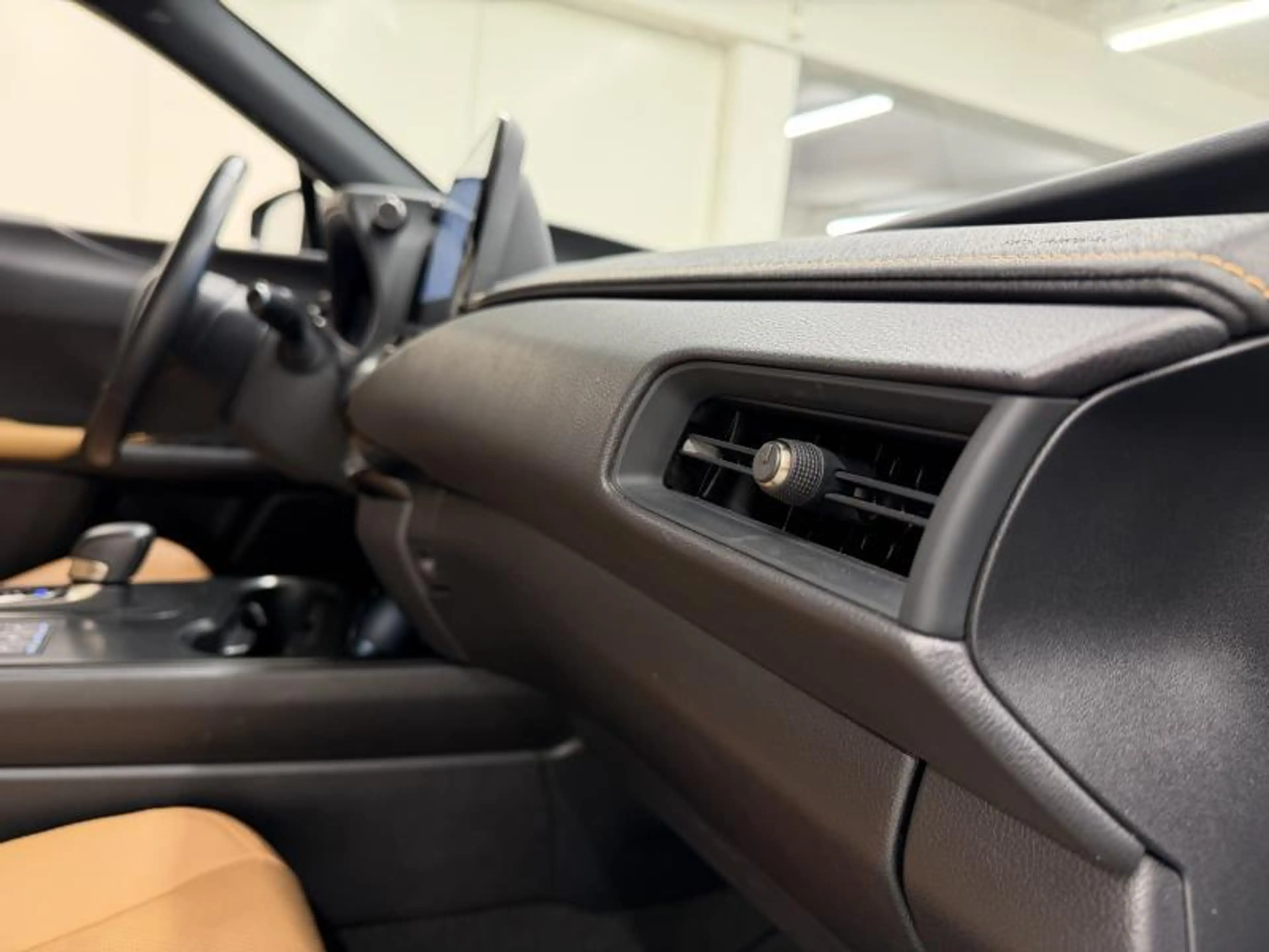 Lexus UX 250h Business Line — photo 12