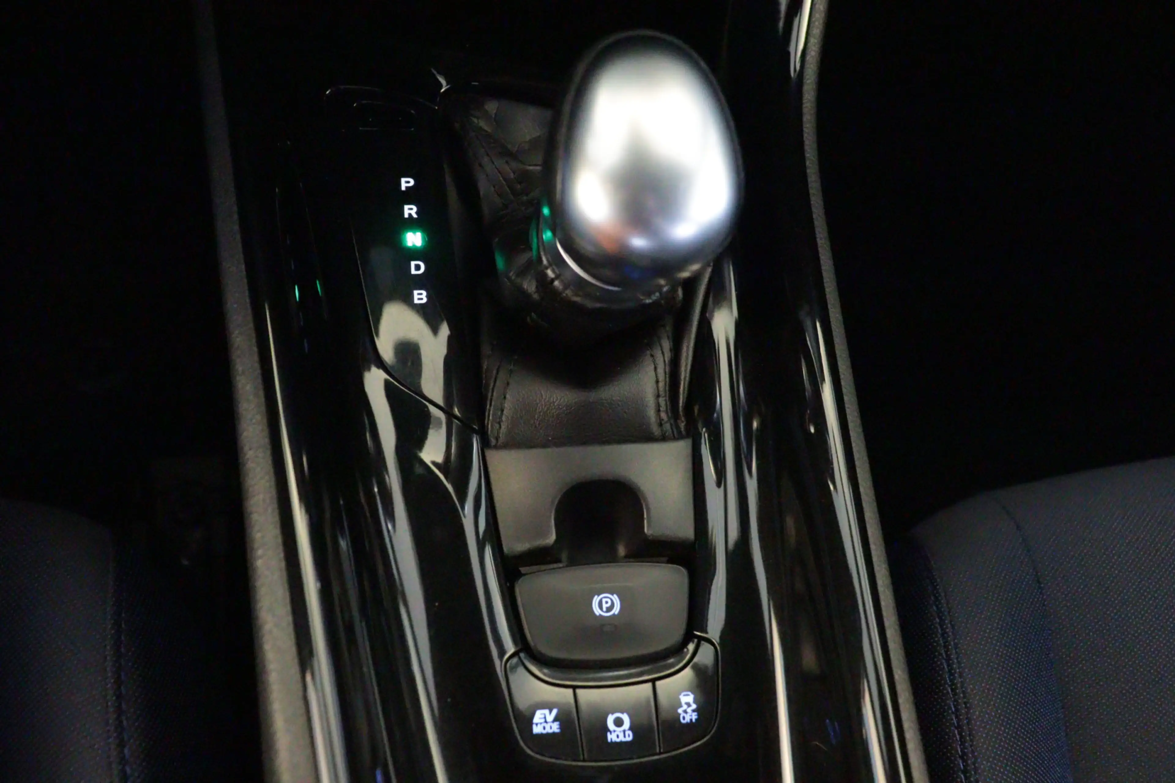 Toyota C-HR 1.8 Hybrid | TWO-TONE | CAMERA | STOELVERW | LANE- — photo 12