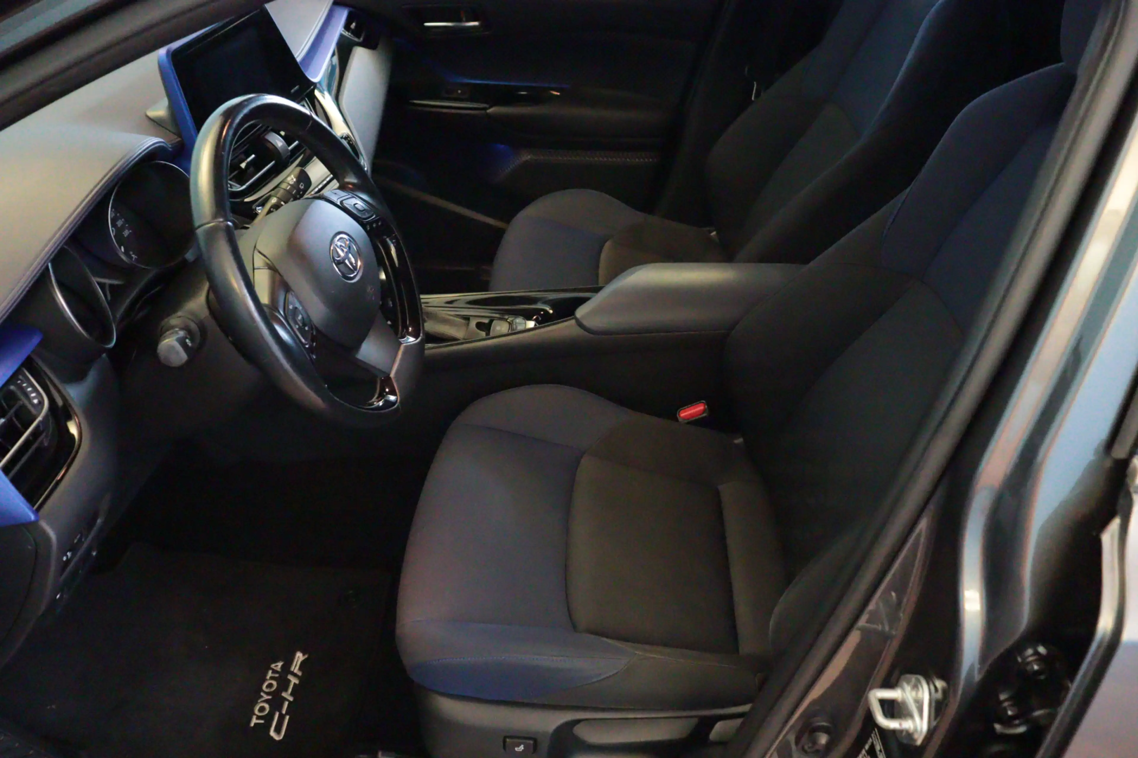 Toyota C-HR 1.8 Hybrid | TWO-TONE | CAMERA | STOELVERW | LANE- — photo 5
