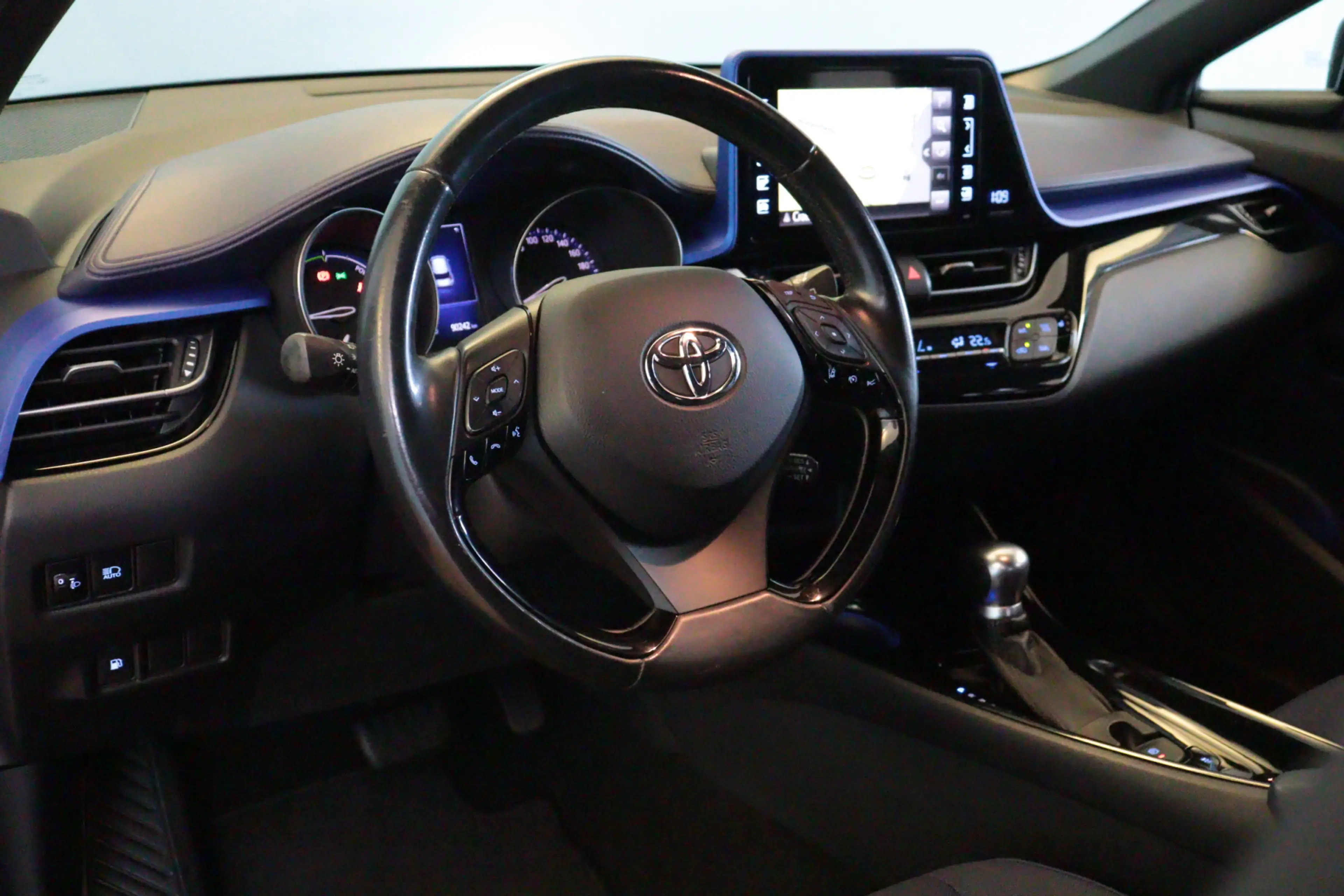 Toyota C-HR 1.8 Hybrid | TWO-TONE | CAMERA | STOELVERW | LANE- — photo 4