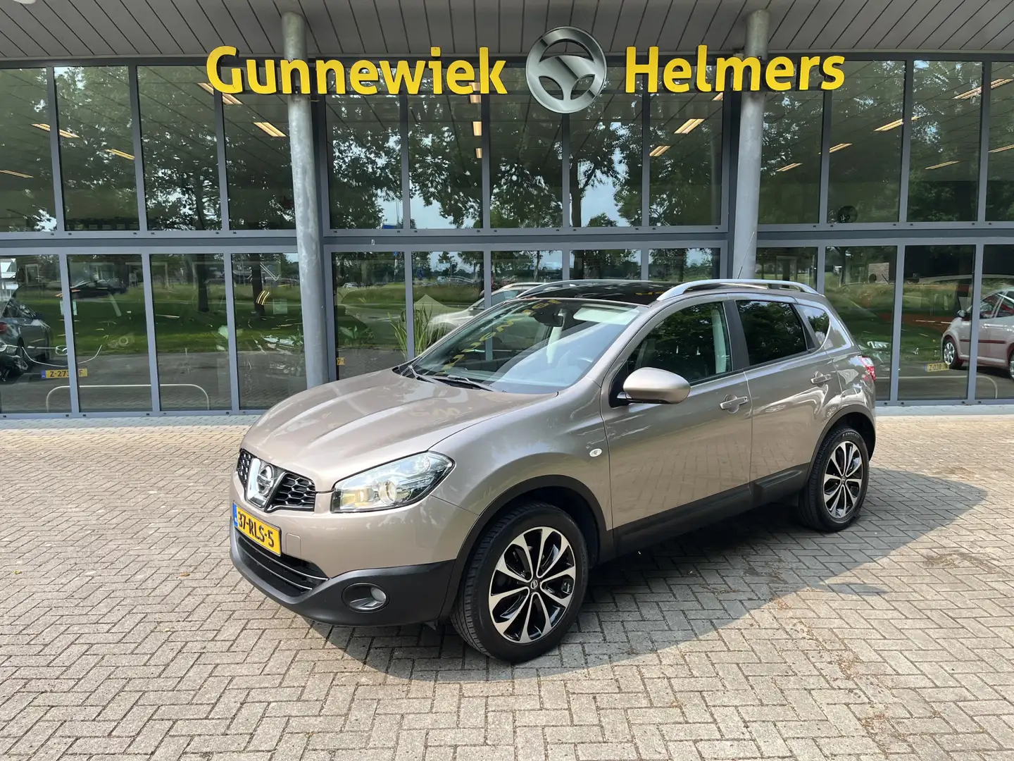 Nissan Qashqai 1.6 Connect Edition | CRUISE | CLIMA | NAVI | PDC Braun - 1