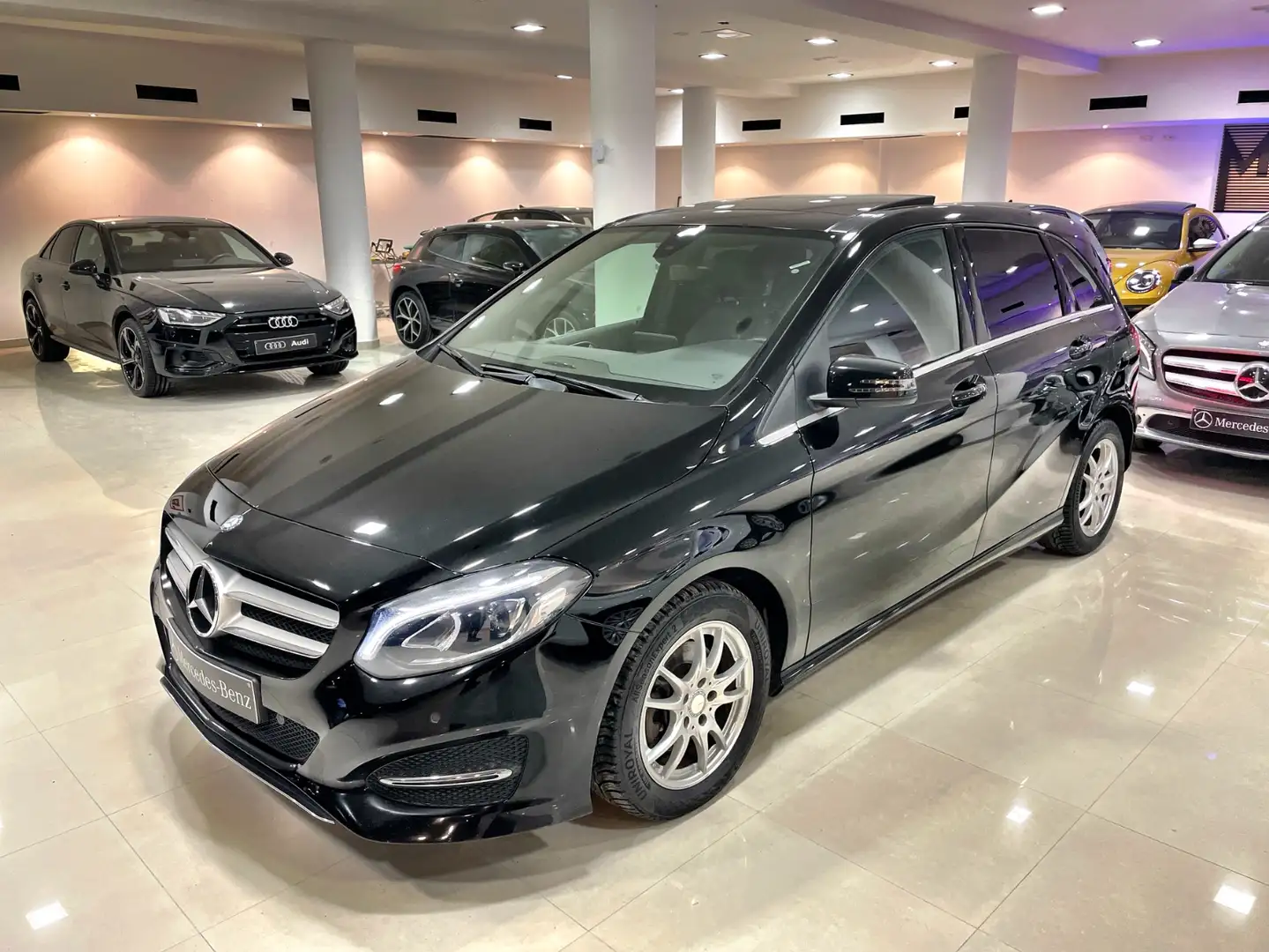 Mercedes-Benz B 200 Negro - 1