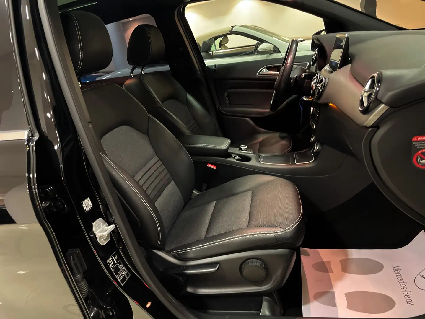 Mercedes-Benz B 200 Negro - 2