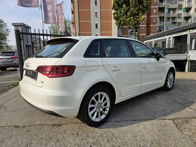 Audi A3 view 4