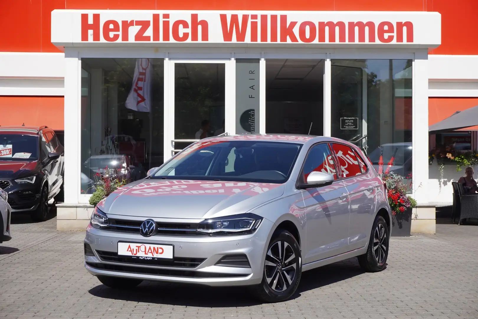 Volkswagen Polo 1.0 United LED Navi ACC Sitzheizung DAB PDC Zilver - 2
