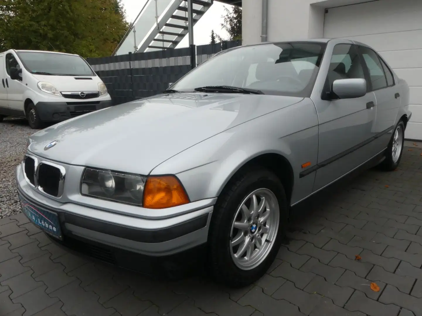 BMW 320 i Automatik 2. Hand | Klimaauto | SHZ | PDC Srebrny - 2