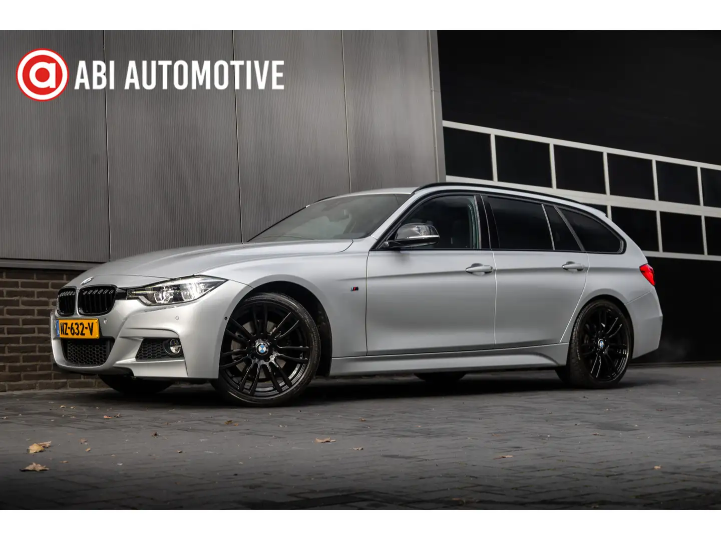 BMW 330 3-serie Touring 330i 252 pk Centennial High Execut Grijs - 1