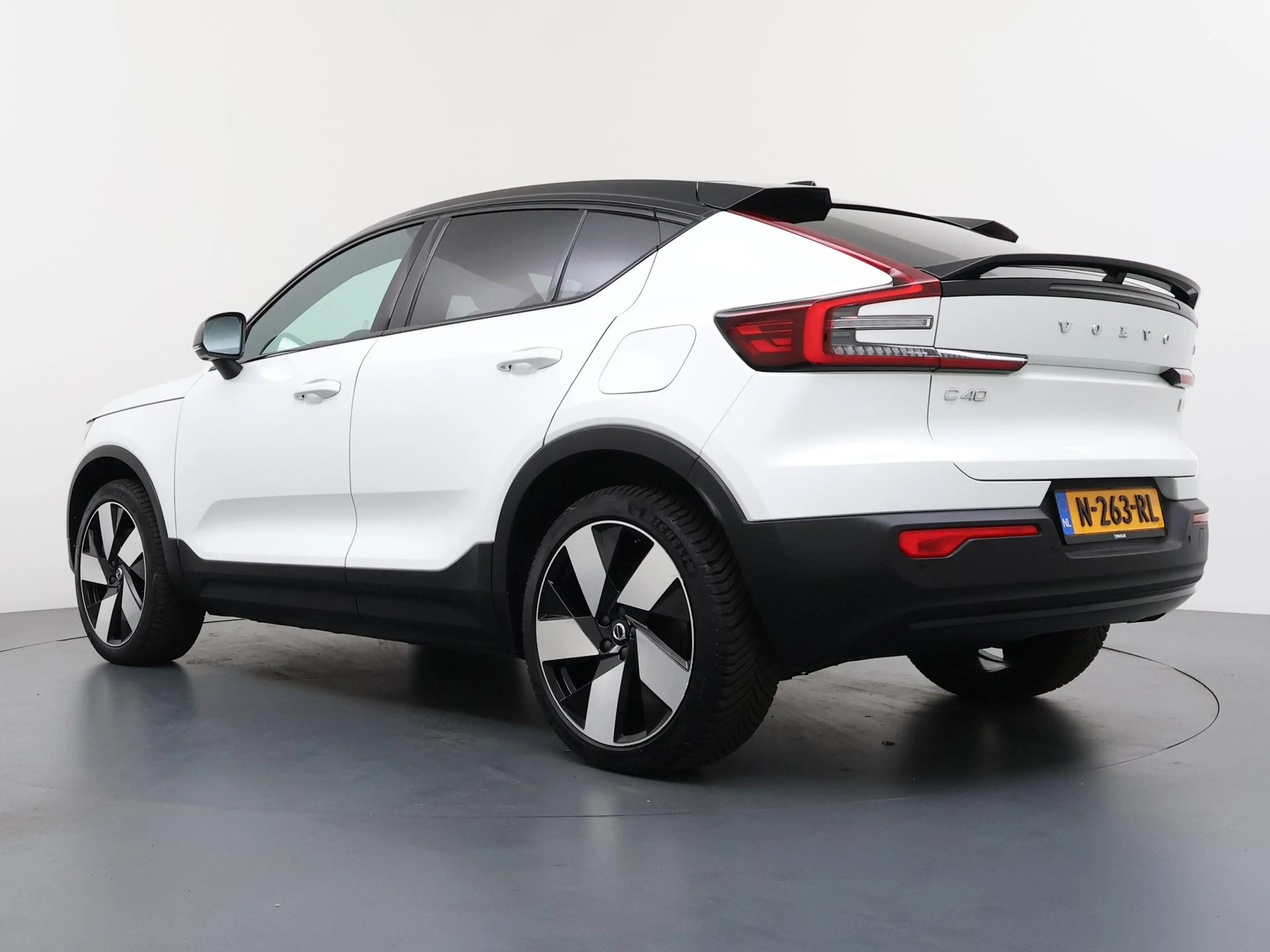 Volvo C40 Recharge Twin Intro Edition 78 kWh | Panoramadak | — photo 3