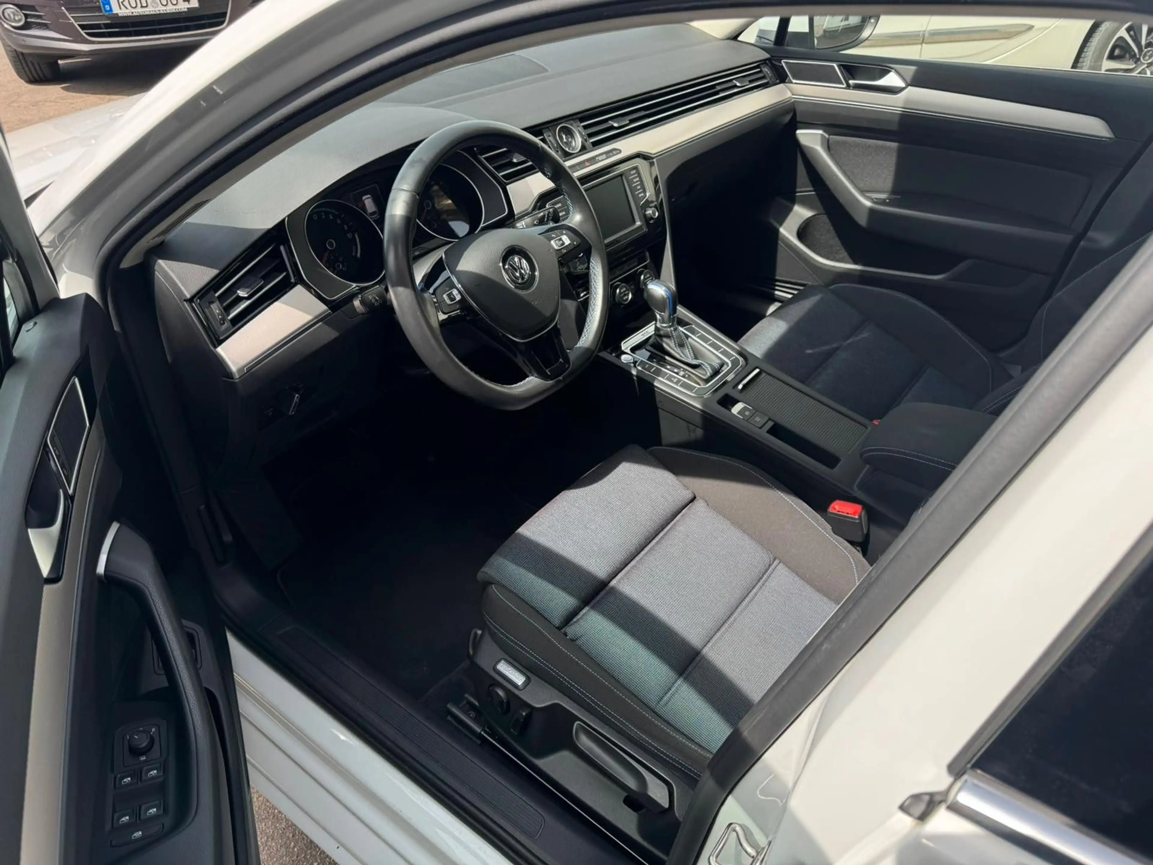 Volkswagen Passat Variant 1.4TSI GTE AMBIENTE LED 3-Z-KLIMA — photo 11
