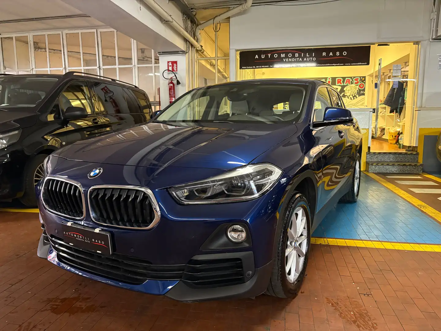 BMW X2 sdrive18d Advantage auto EURO 6D Blauw - 1