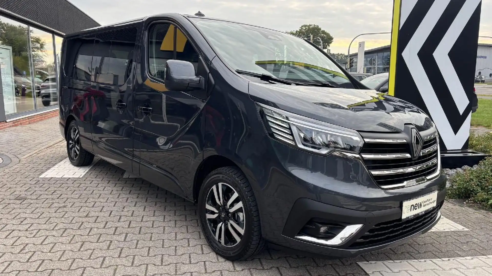 Renault Trafic L2H1 Grand SpaceClass Grau - 2