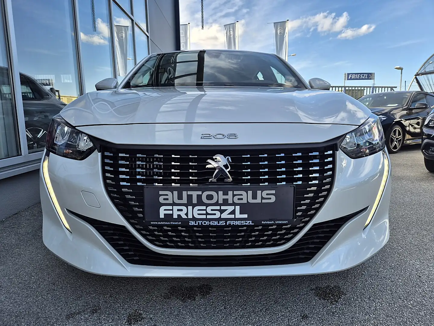 Peugeot 208 Allure PureTech 100 S&S EAT8 Aut. Weiß - 2