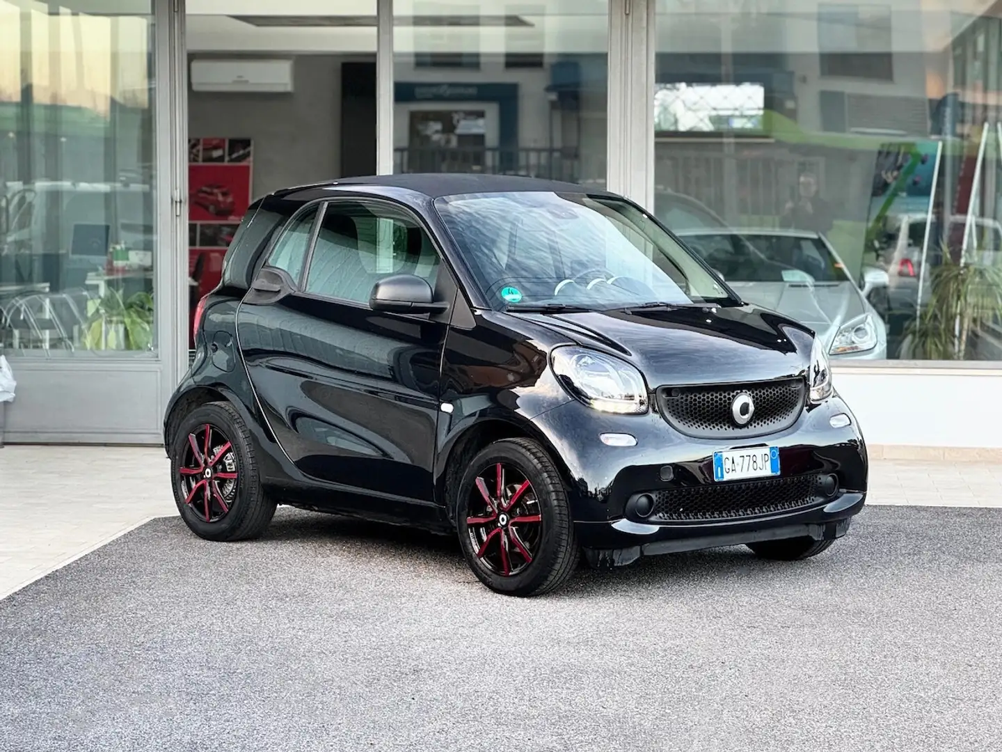 smart forTwo 1.0 Benzina 71CV E6 - 2017 Nero - 1