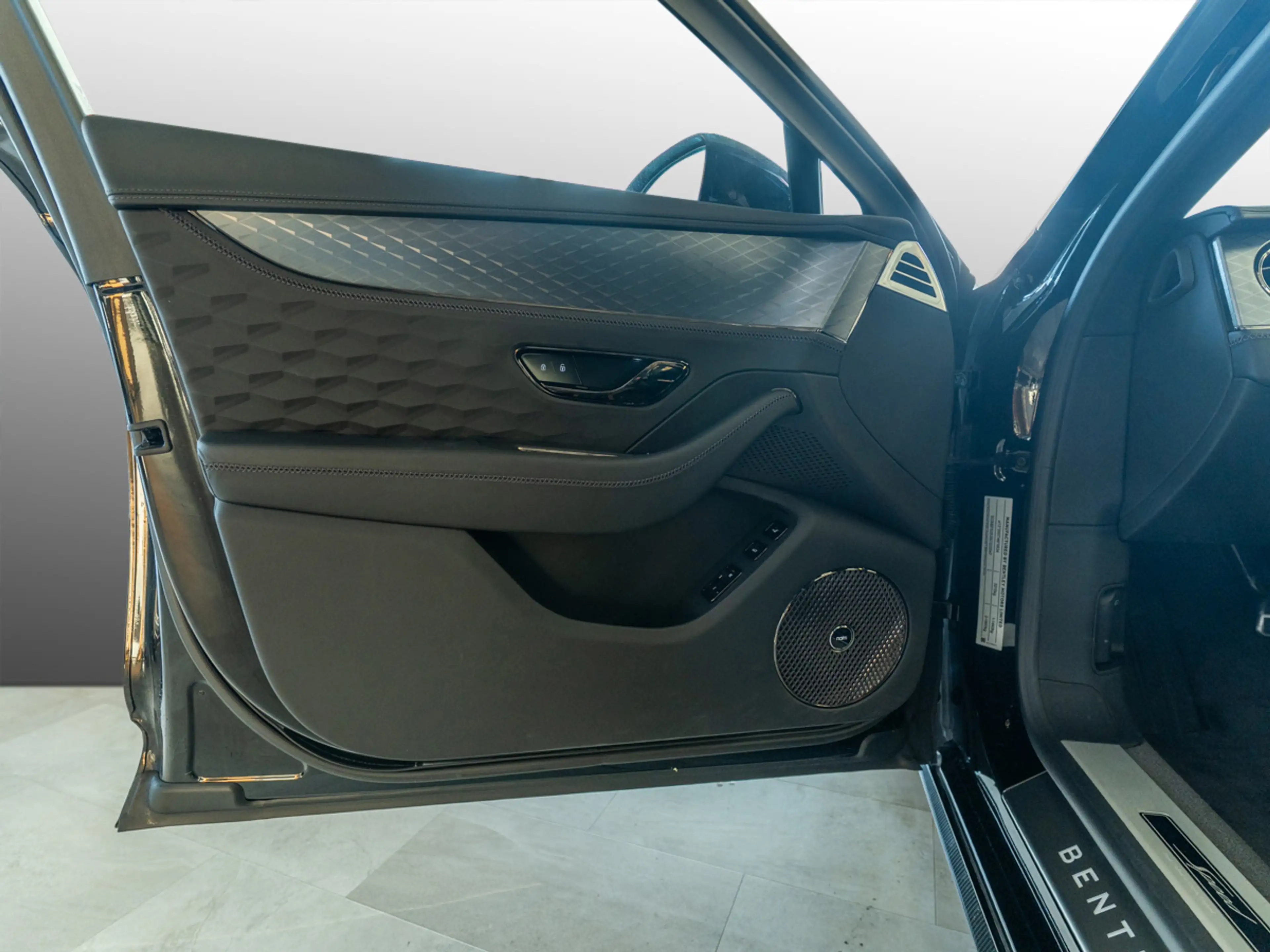Bentley Flying Spur Speed MY25 | Bentley Nürnberg Akrapovic — photo 11