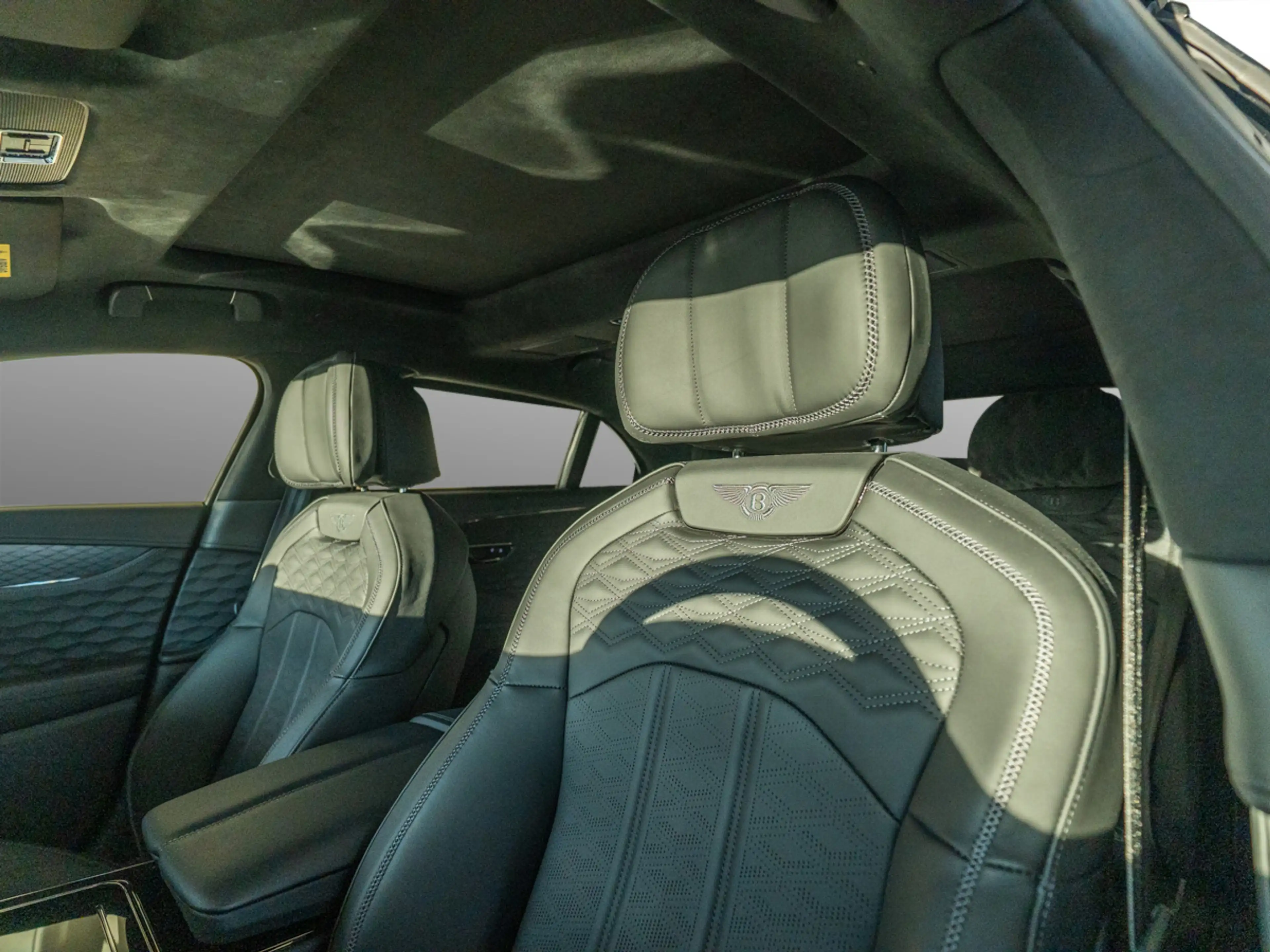 Bentley Flying Spur Speed MY25 | Bentley Nürnberg Akrapovic — photo 15