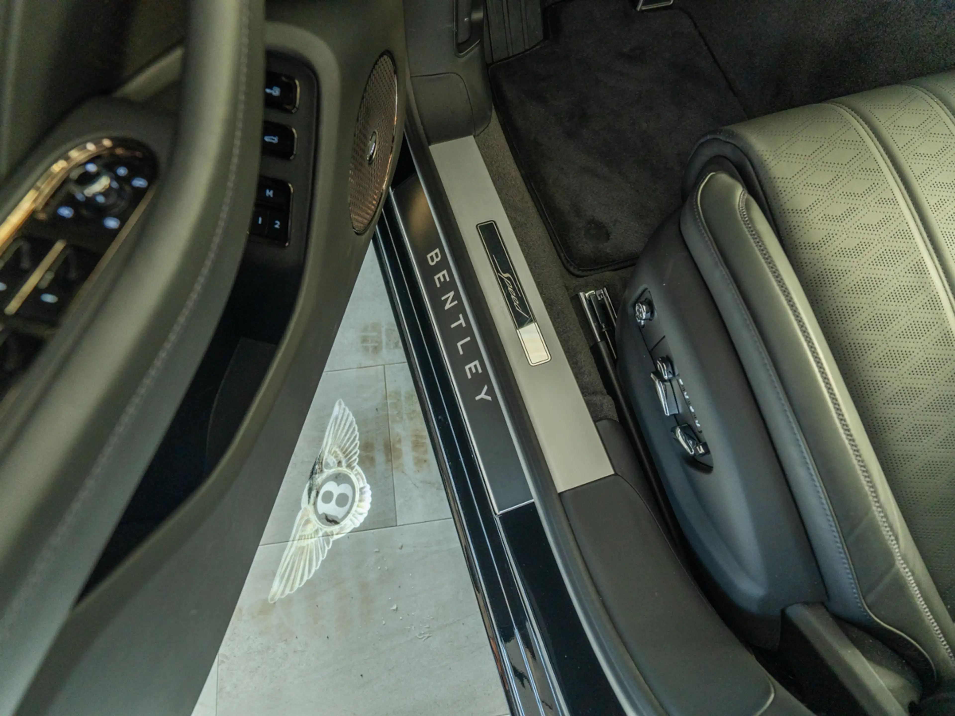 Bentley Flying Spur Speed MY25 | Bentley Nürnberg Akrapovic — photo 13