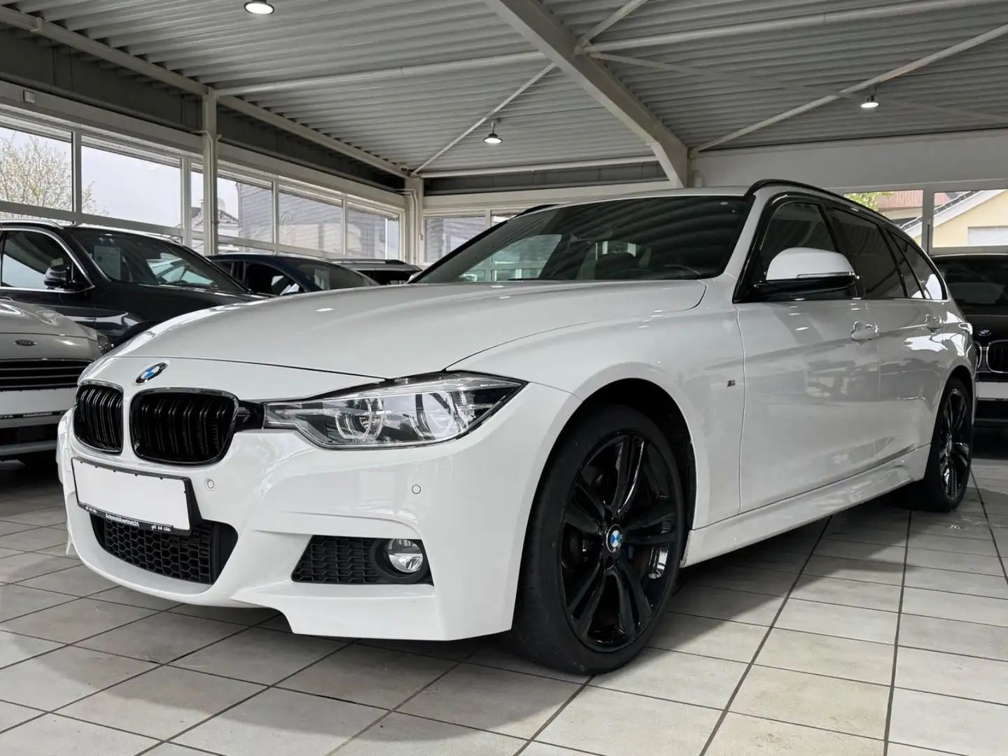 BMW 318 d xDrive M Sport/HUD/NAVI/LED/PANO/HIFI H+K Weiß - 1