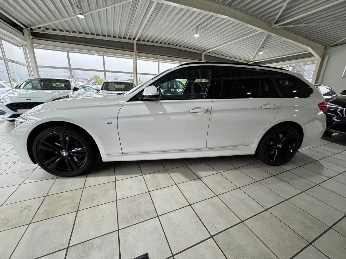 BMW 318 d xDrive M Sport/HUD/NAVI/LED/PANO/HIFI H+K Weiß - 2