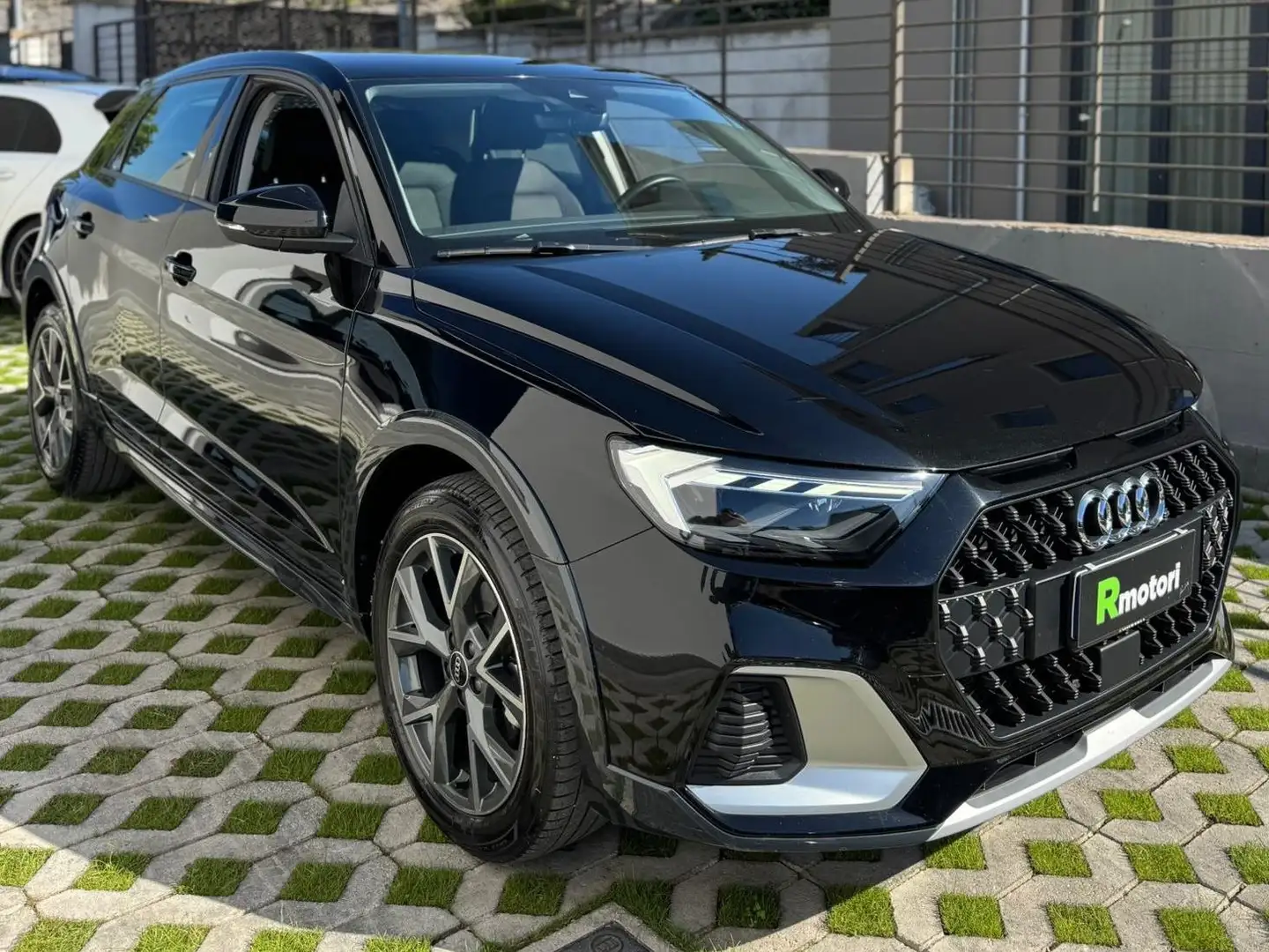 Audi A1 Citycarver 30 1.0 tfsi 110cv Negro - 1