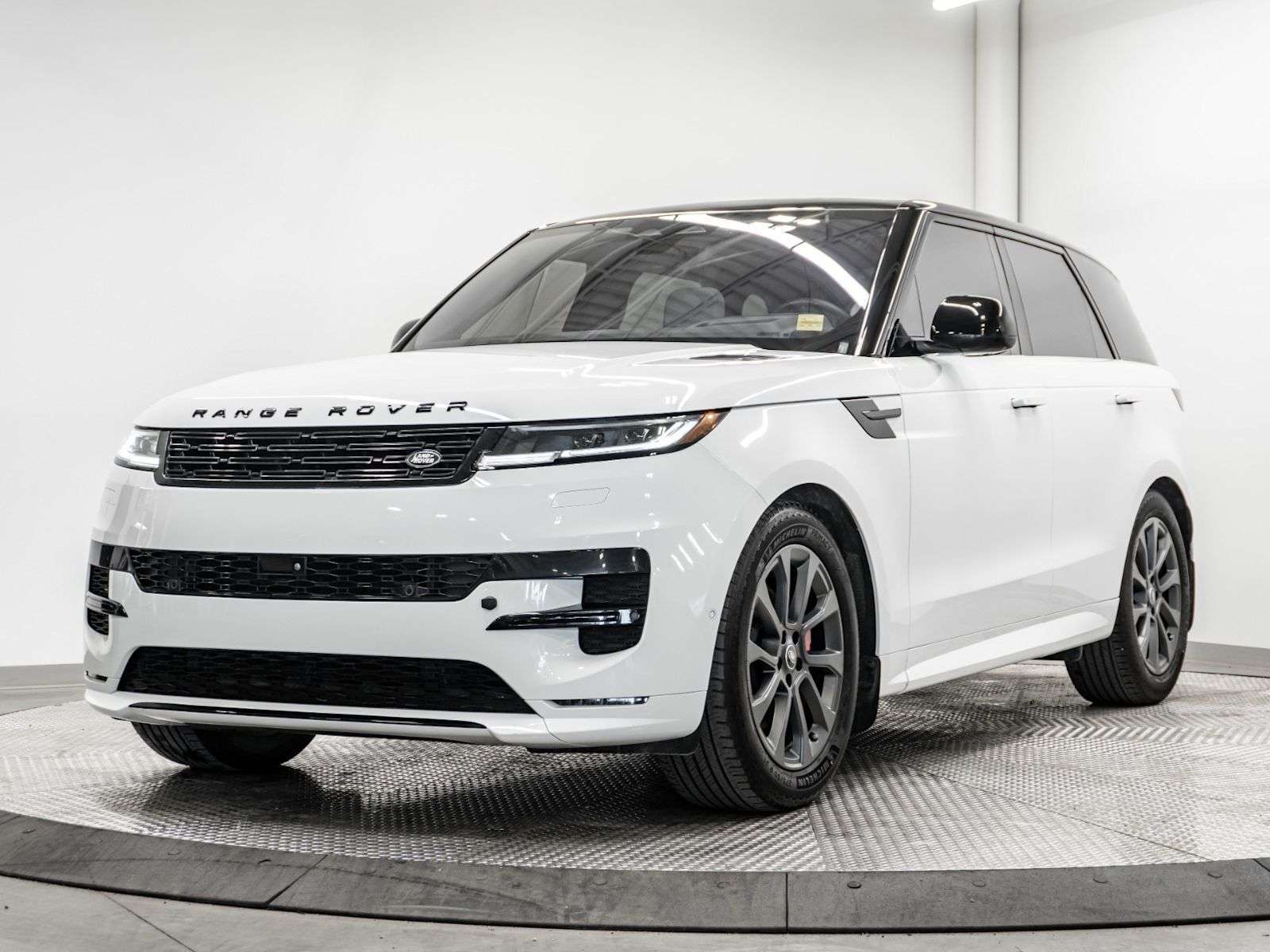 2023 Land Rover Range Rover Sport P400 DYNAMIC S | LOW KMS | RED BRAKE CALIPERS