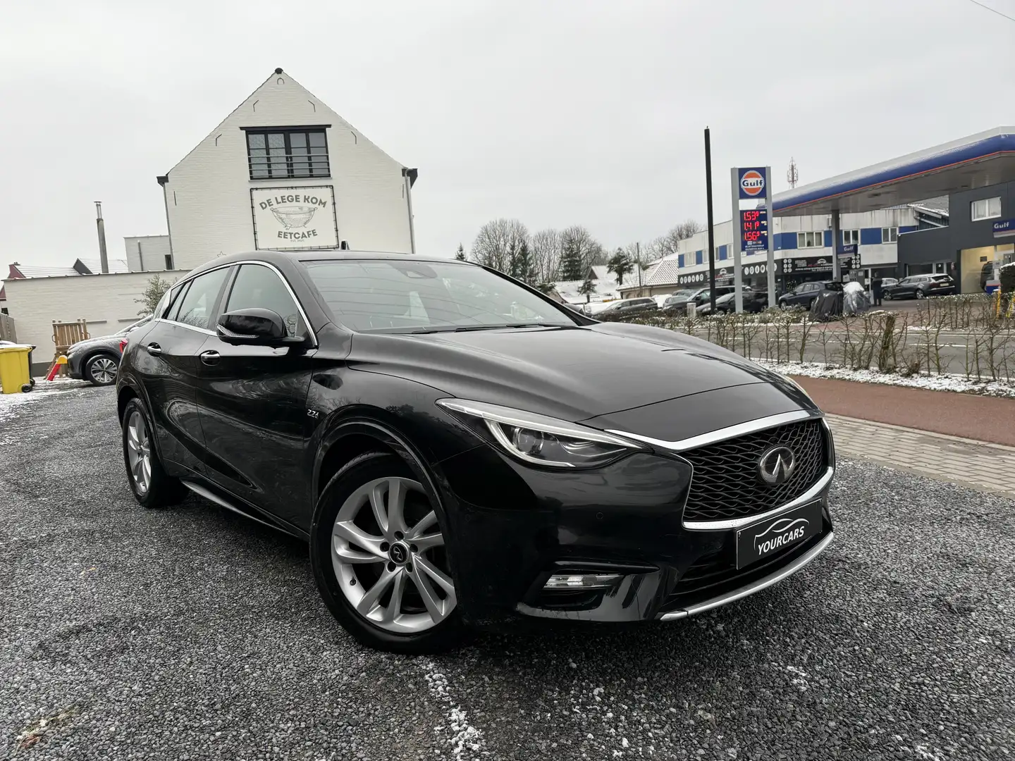 Infiniti Q30 Q30 2.2d AWD Premium Tech DCT Schwarz - 2