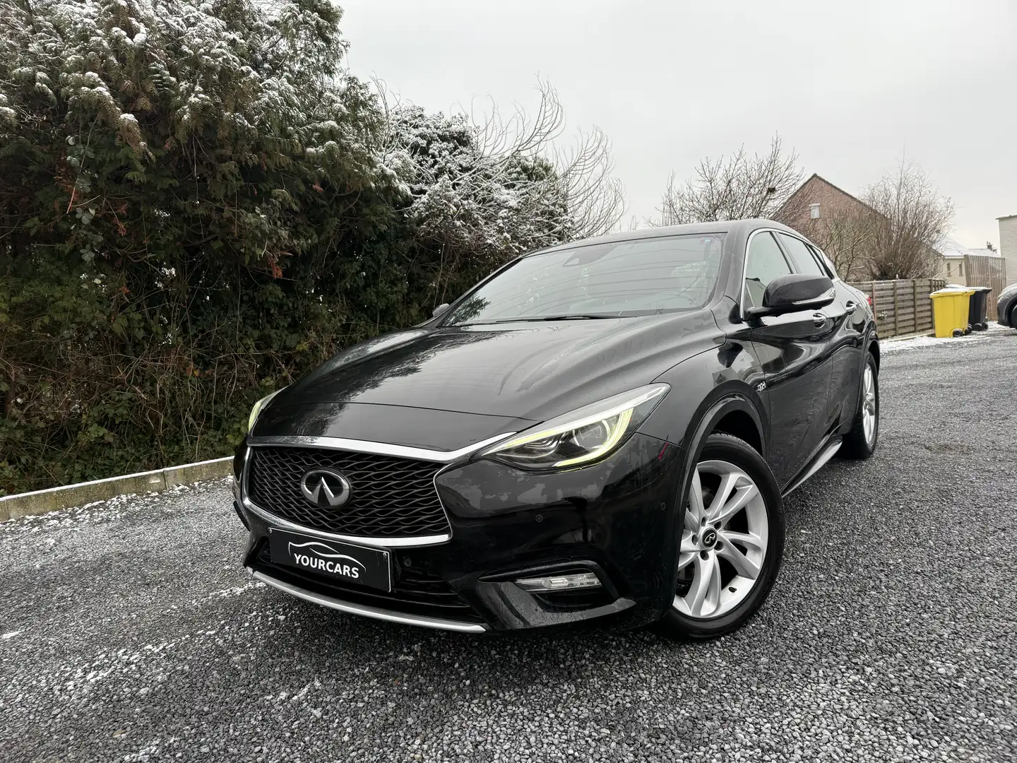 Infiniti Q30 Q30 2.2d AWD Premium Tech DCT Schwarz - 1