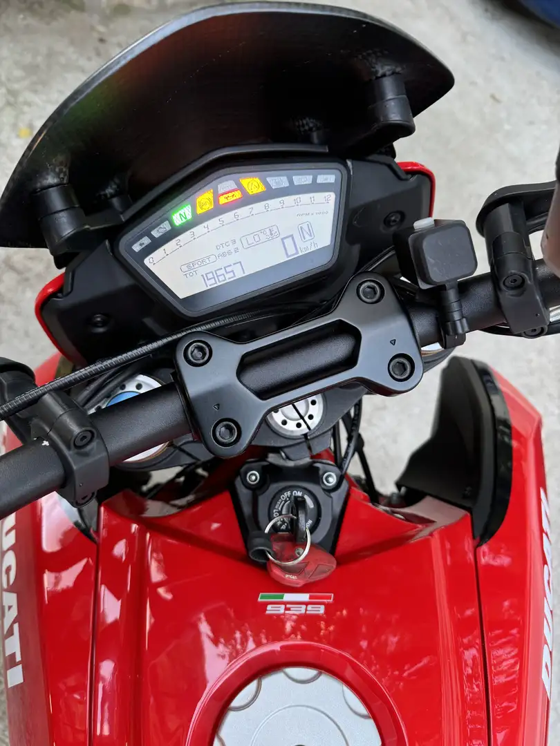 Ducati Hypermotard 939 SP - 2
