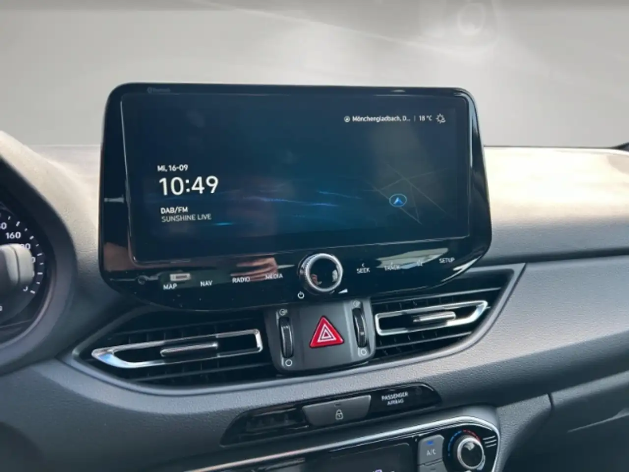 Hyundai i30 Connect & Go Autom Allwetter Navi LED Apple CarPla, миниатюра 10
