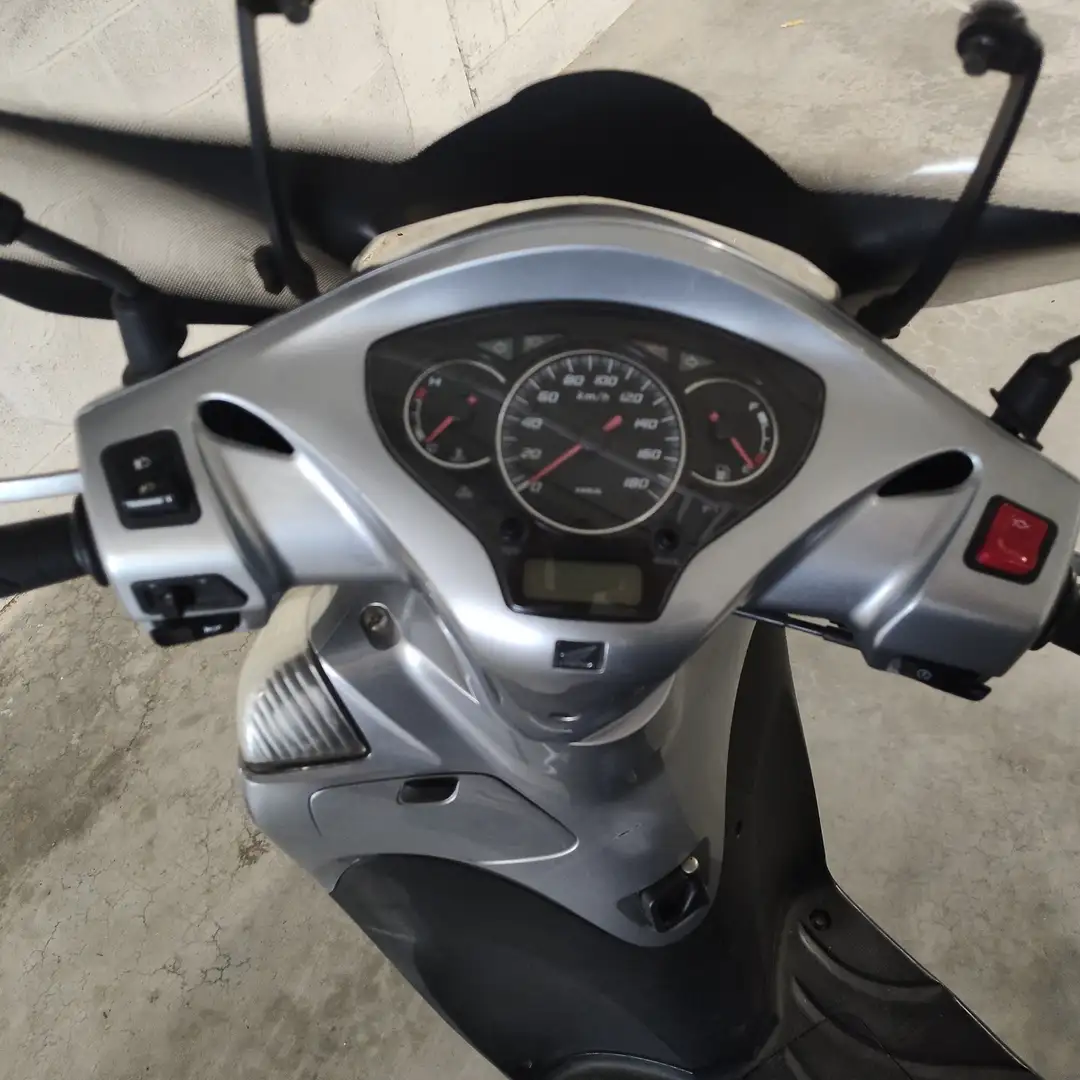 Honda SH 300 Срібний - 2