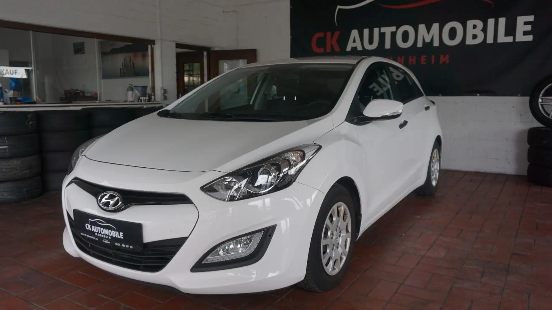 Hyundai i30 Classic KAMERA*PDC*MFL*KLIMA*PDC*NAVI*TOP!!! Weiß - 2