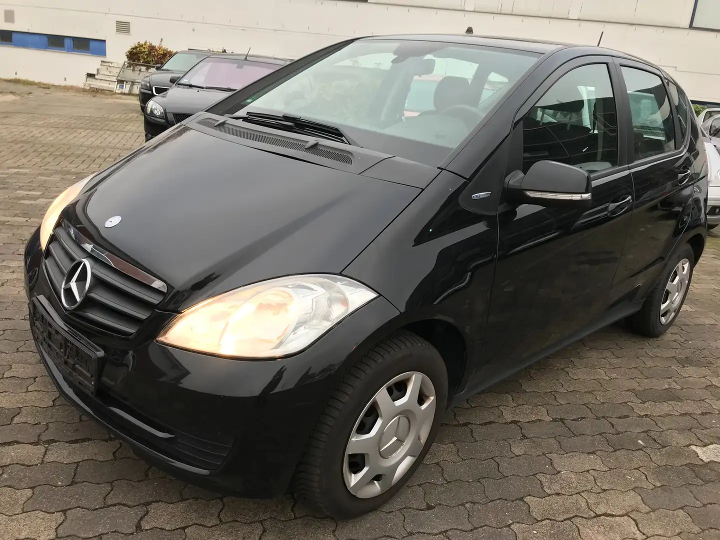 Mercedes-Benz A 150 A-Klasse 5-Türer BlueEFFICIENCY Schwarz - 2