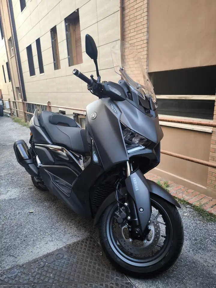 Yamaha X-Max 300