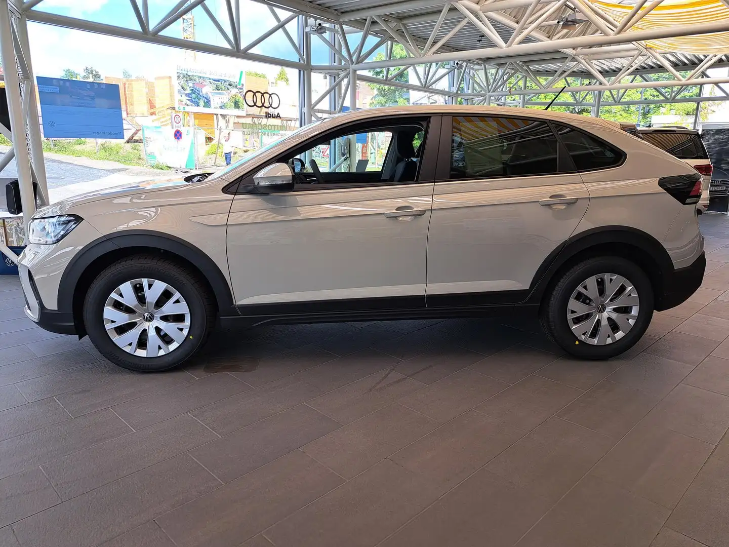 Volkswagen Taigo 4Me TSI Grau - 2