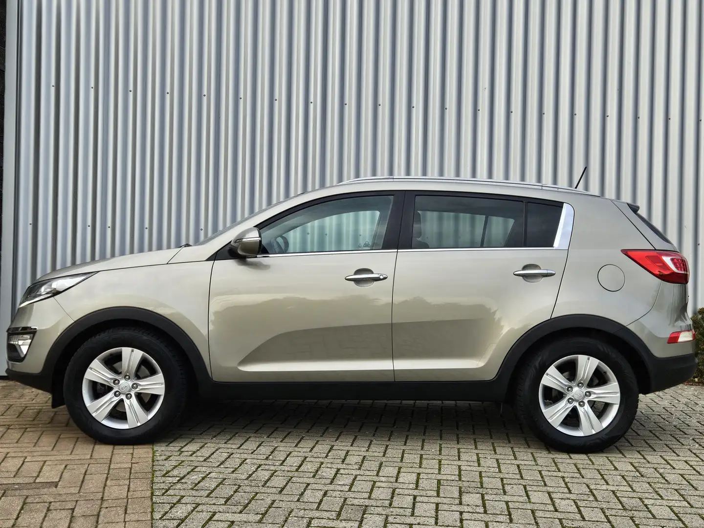 Kia Sportage 2.0 Plus Pack /Automaat/Pano/Trekhaak/Camera/PDC! Grau - 2